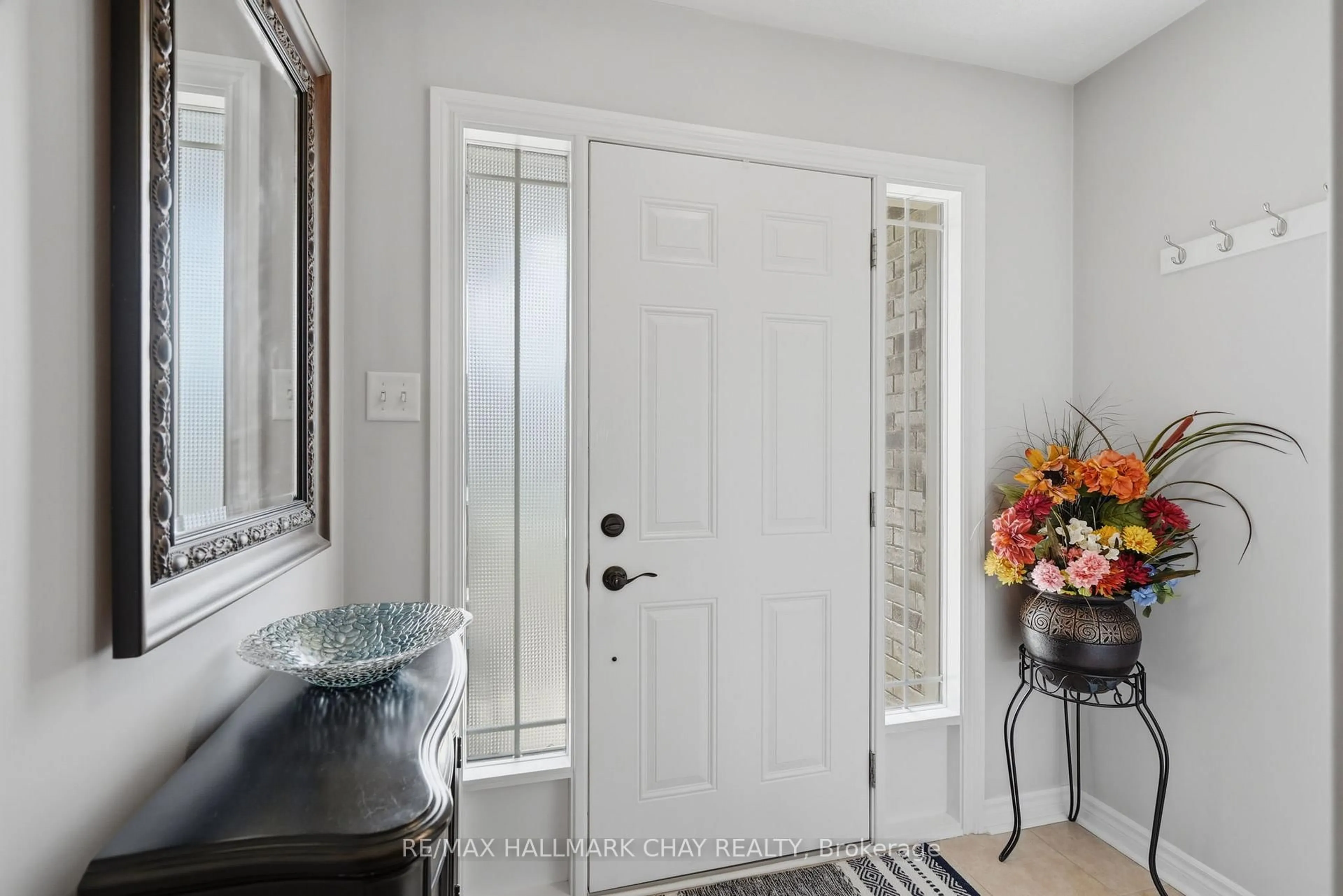 Indoor entryway for 215 Banting Cres, Essa Ontario L3W 0P8