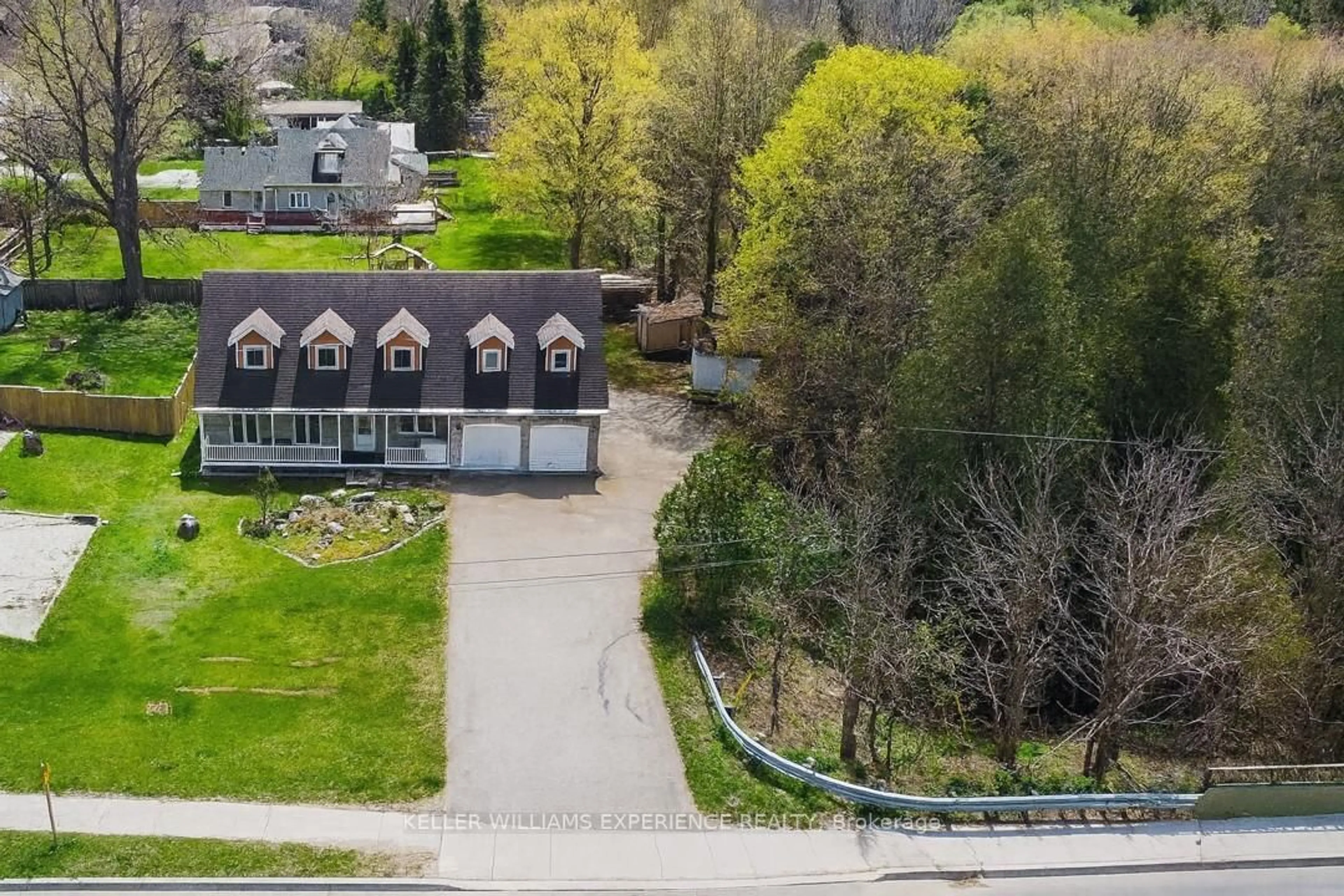 A pic from outside/outdoor area/front of a property/back of a property/a pic from drone, unknown for 190 Centre St, Essa Ontario L0M 1B0