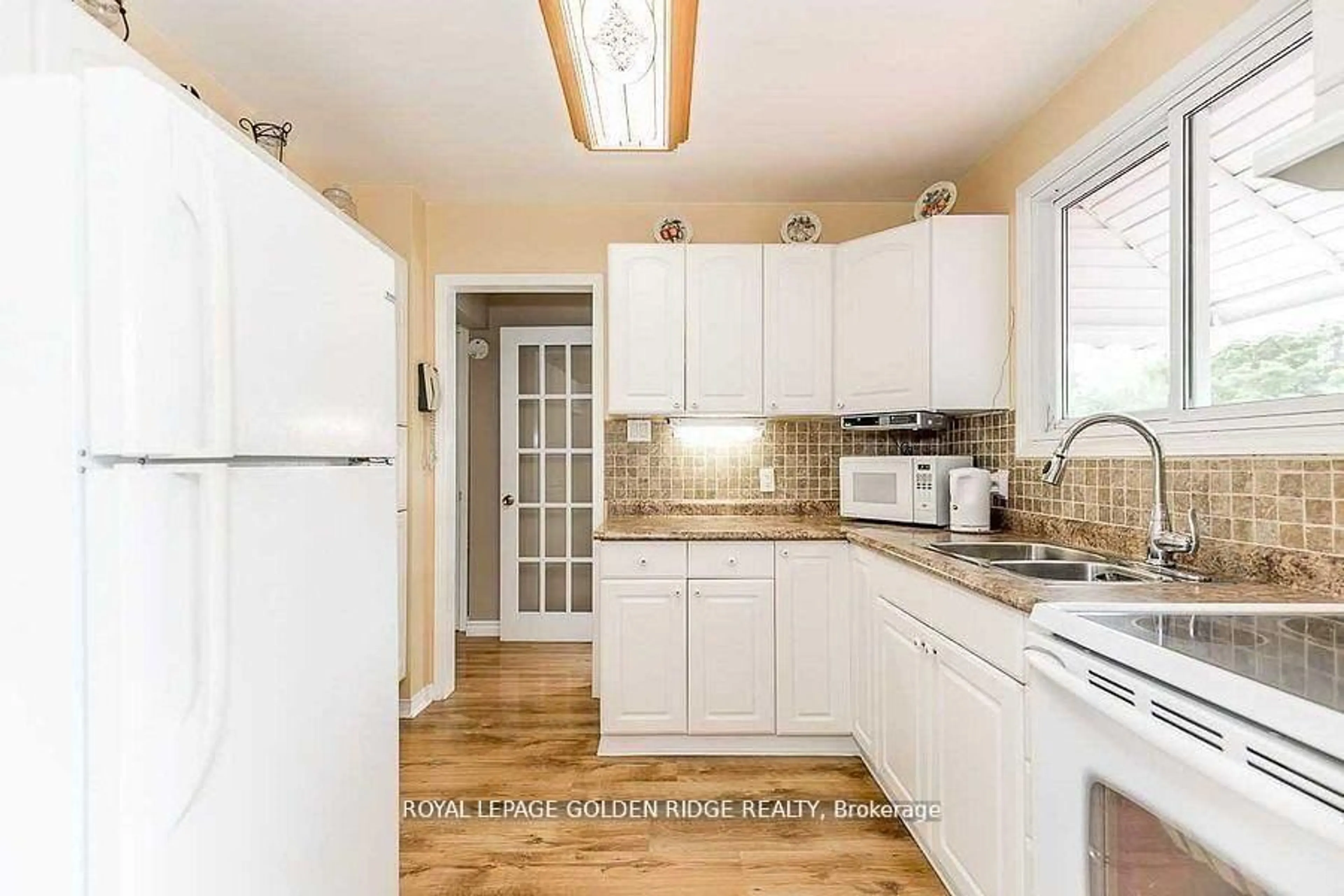 Standard kitchen, unknown for 2082 Lea Rd, Innisfil Ontario L9S 1T3