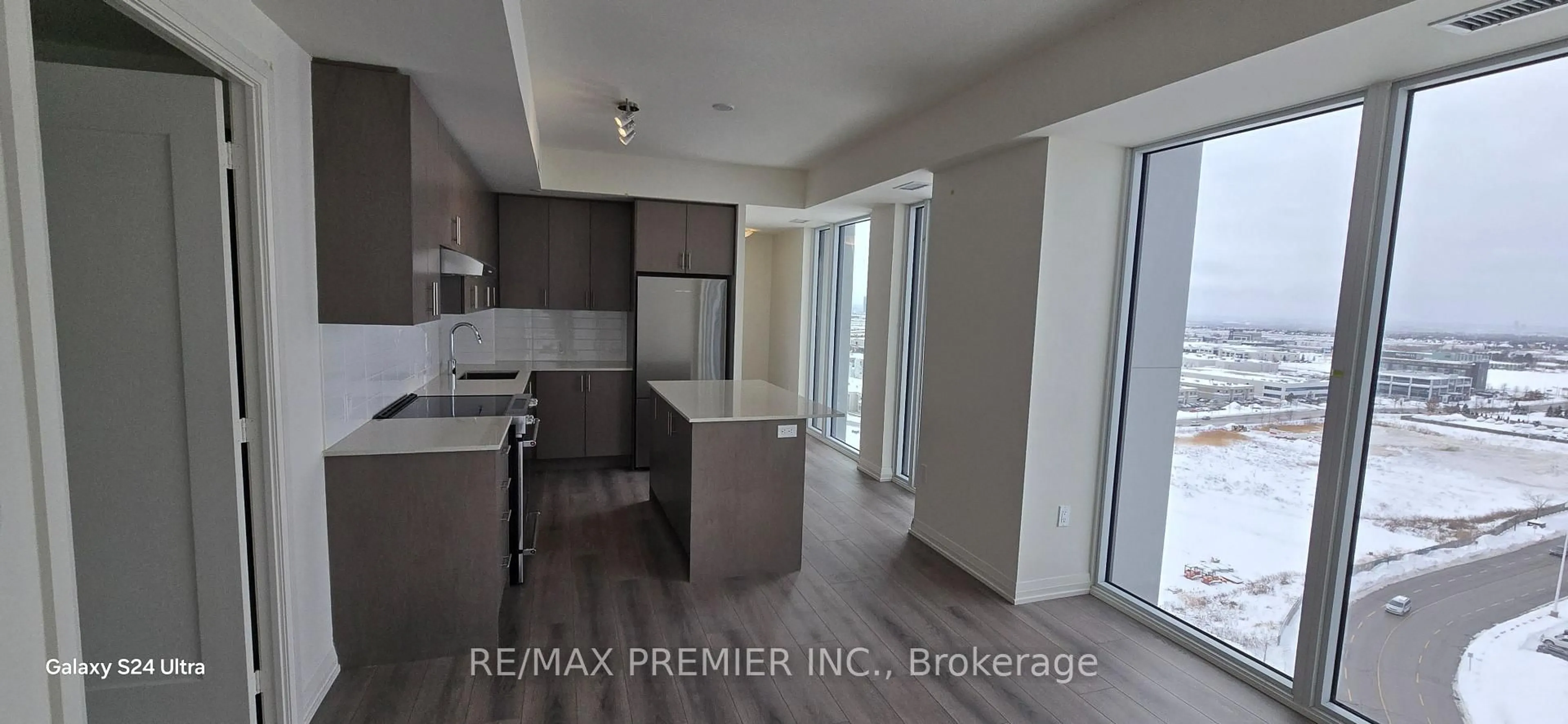 A pic of a room for 8960 Jane St #1515, Vaughan Ontario L4K 2M9