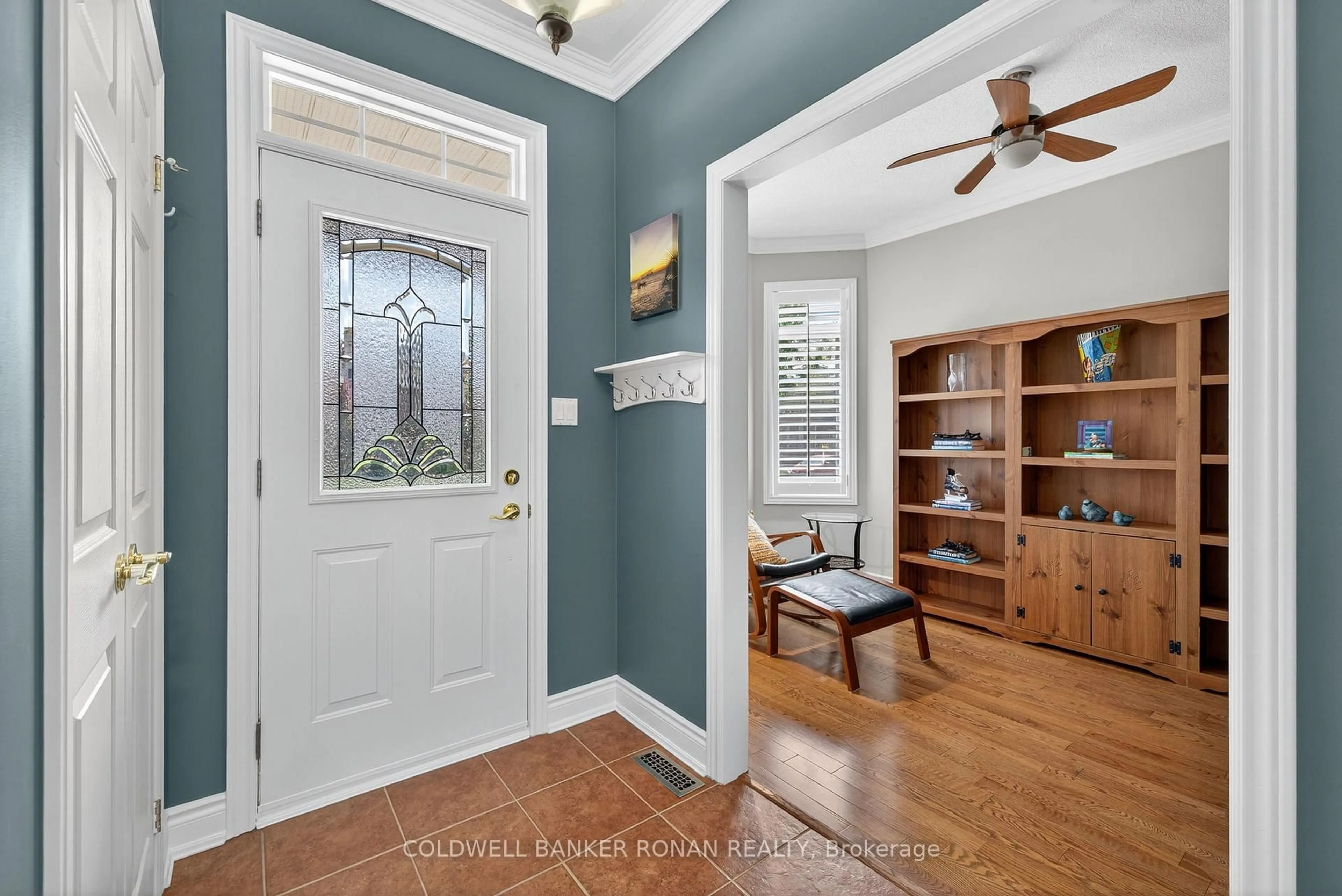 Indoor entryway for 142 Bella Vista Tr #9, New Tecumseth Ontario L9R 2G8