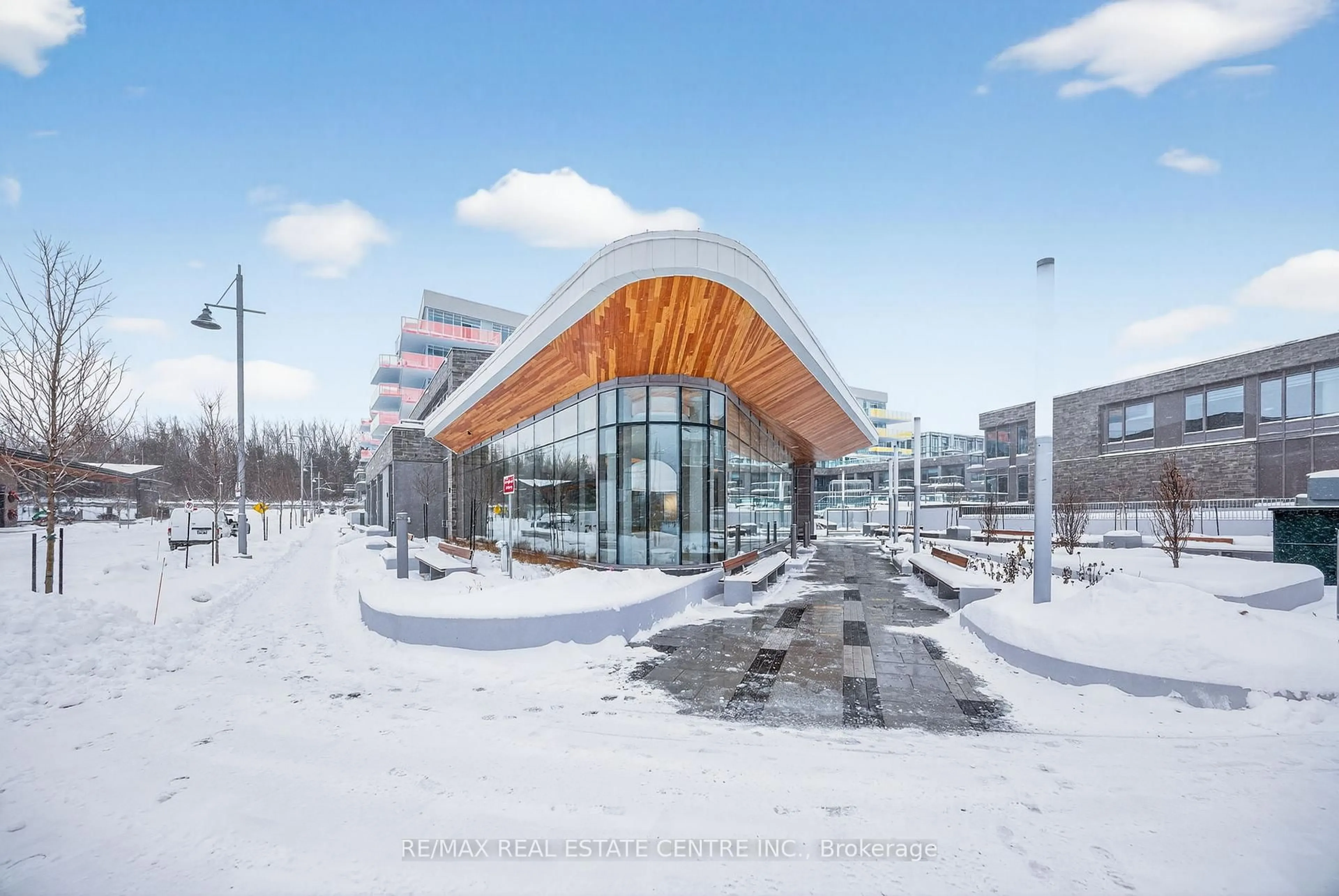 Indoor foyer for 333 Sunseeker Ave #262, Innisfil Ontario L9S 0R6