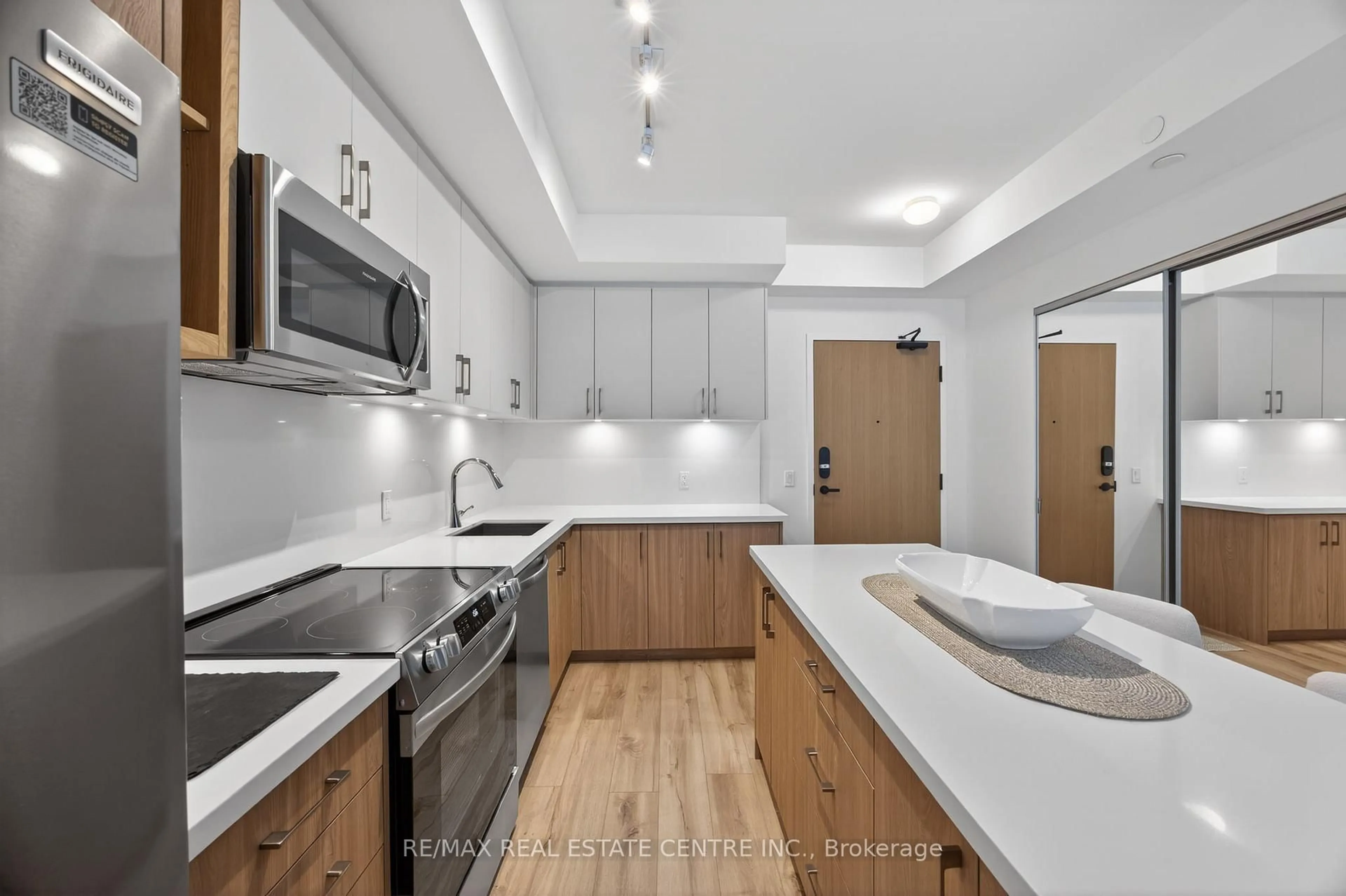 Standard kitchen, unknown for 333 Sunseeker Ave #262, Innisfil Ontario L9S 0R6