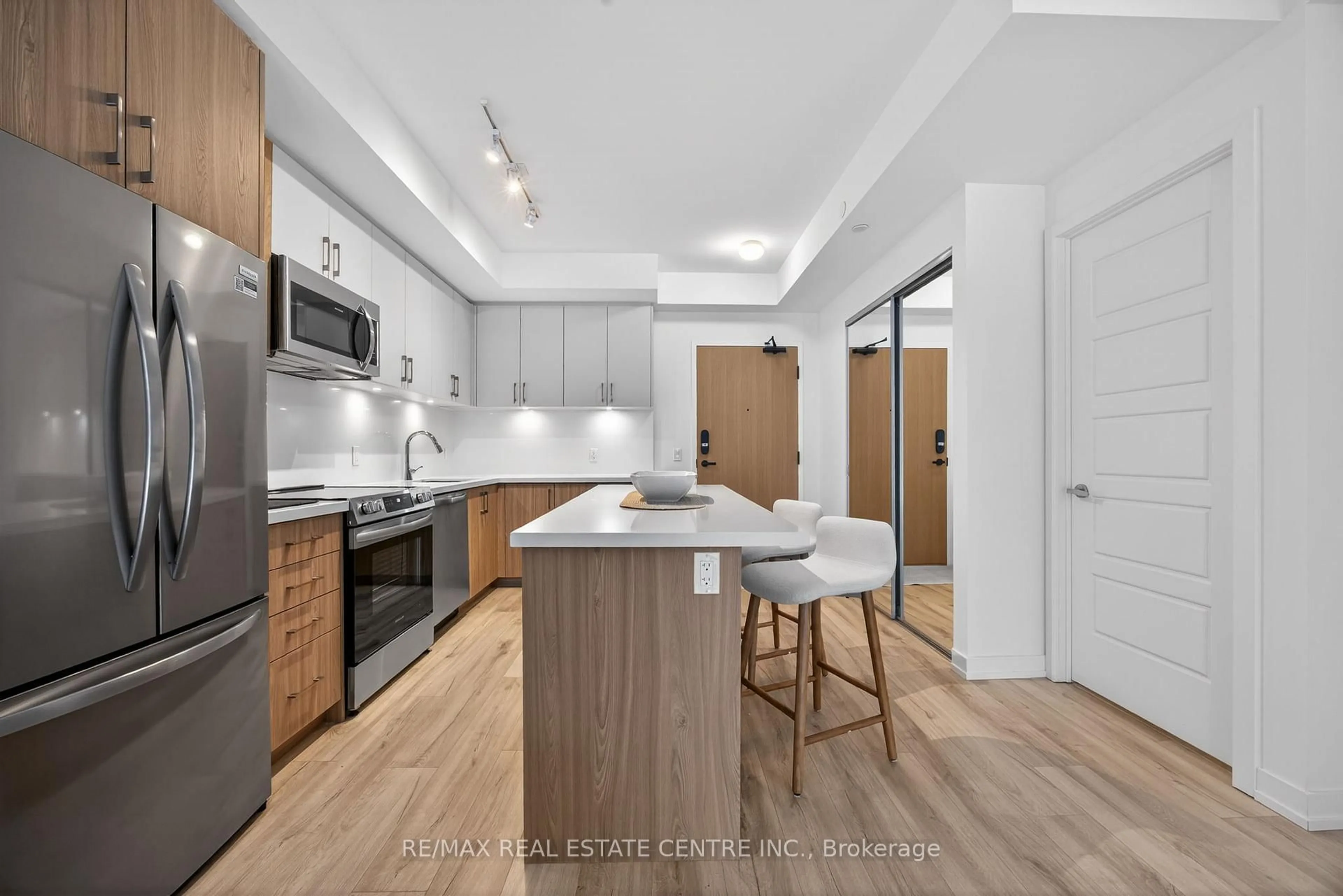 Open concept kitchen, unknown for 333 Sunseeker Ave #262, Innisfil Ontario L9S 0R6