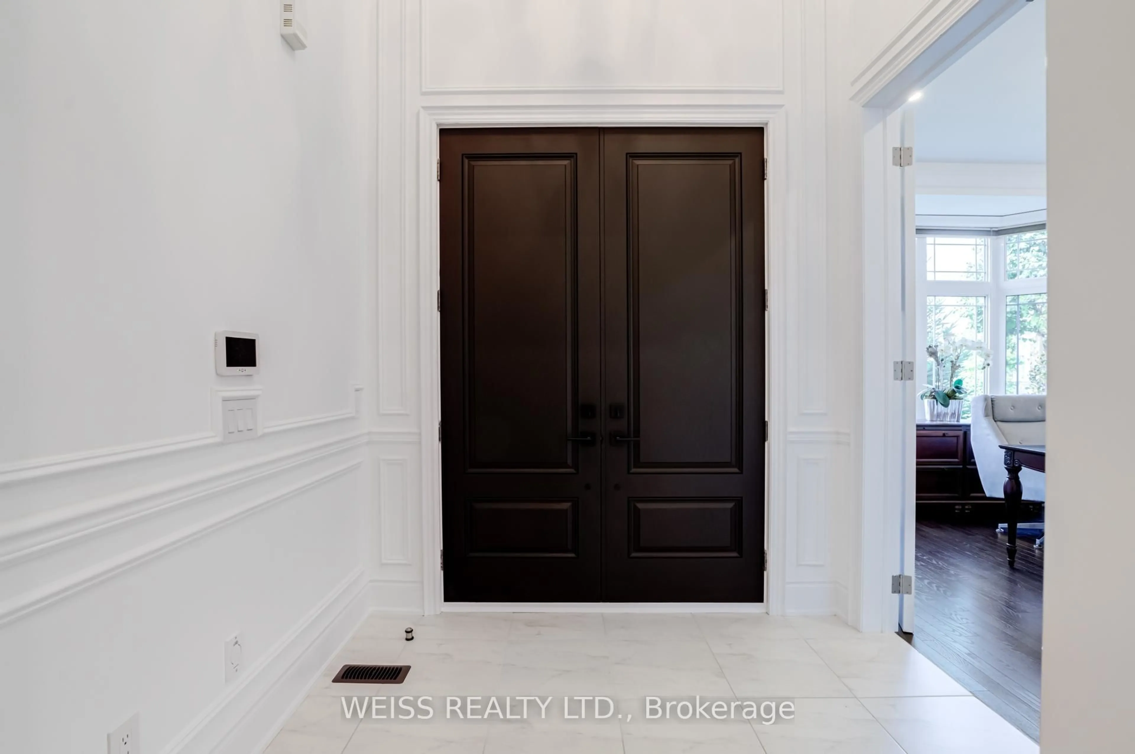 Indoor entryway for 43 Chesney Cres, Vaughan Ontario L4H 4A5