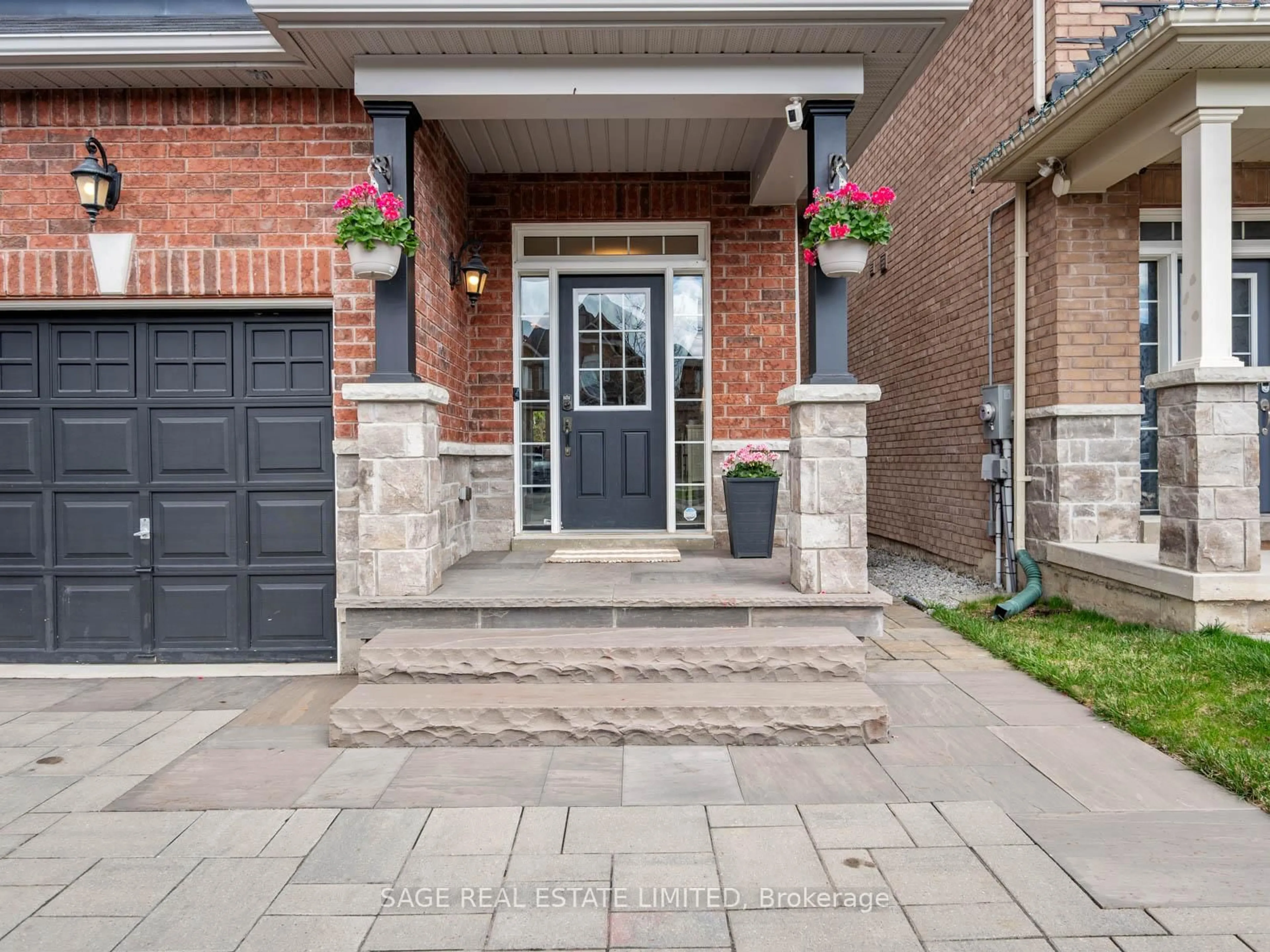 Home with brick exterior material, street for 62 Donald Stewart Cres, East Gwillimbury Ontario L0G 1M0
