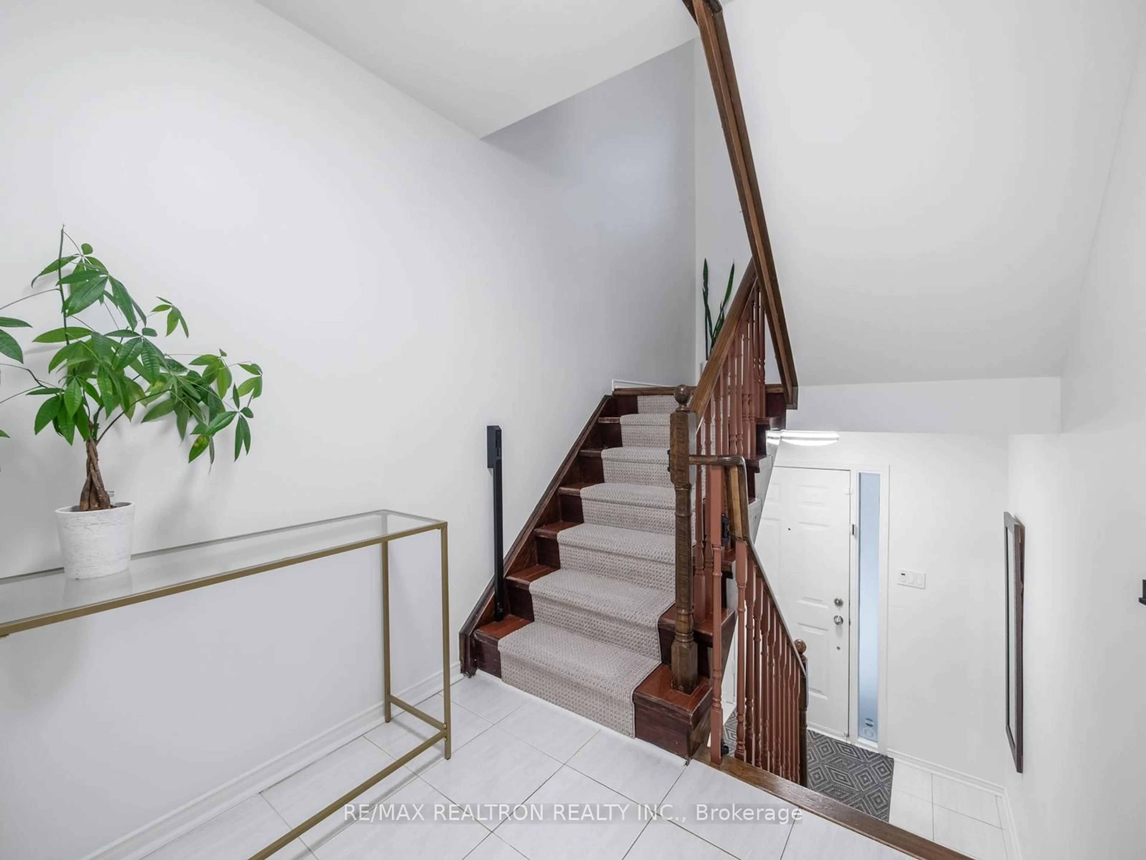Stairs for 114 Leah Cres #39, Vaughan Ontario L4J 8C3