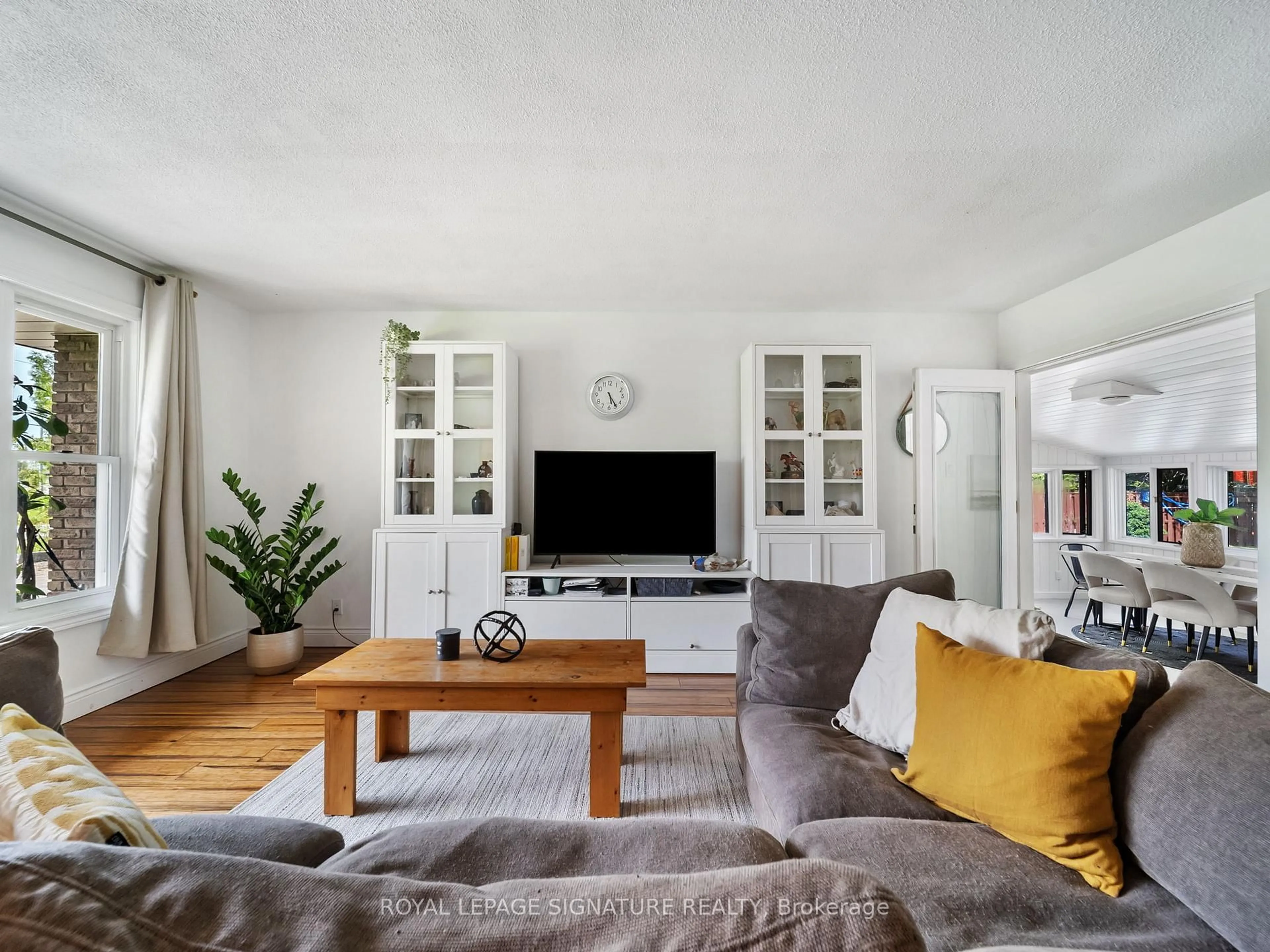 Living room with furniture, unknown for 12 Easy St, Georgina Ontario L0E 1N0