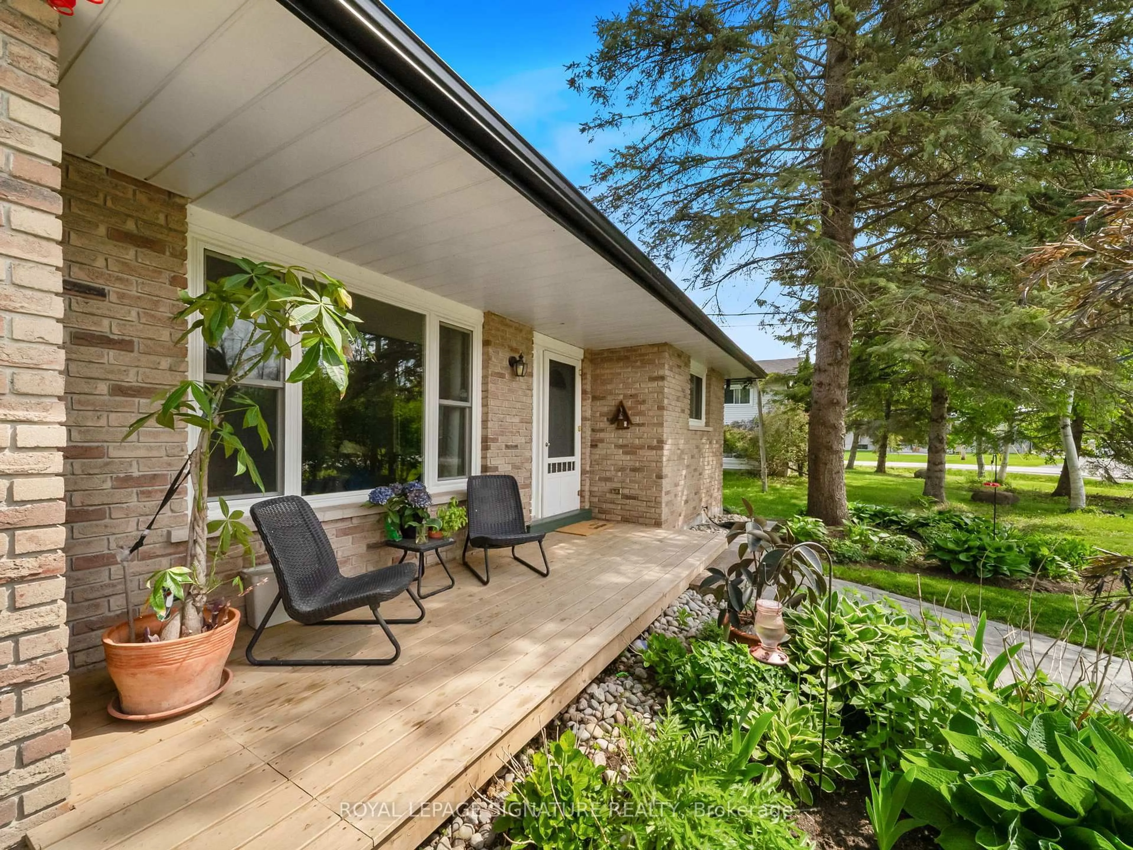 Patio, unknown for 12 Easy St, Georgina Ontario L0E 1N0