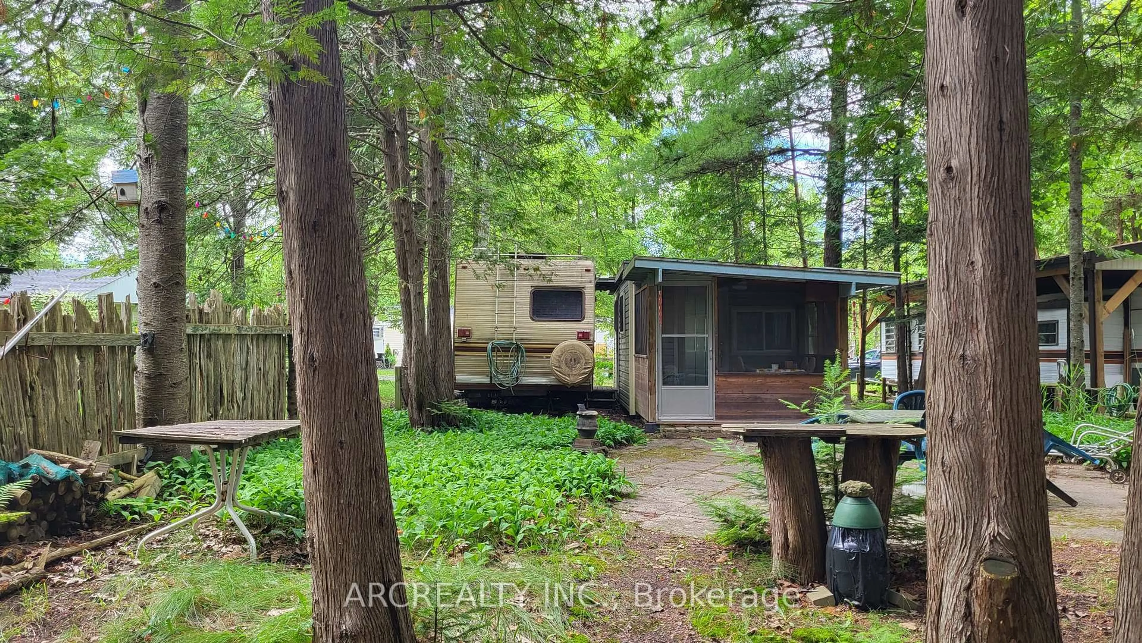 Shed for 3 Chickadee Dr, Georgina Ontario L0E 1N0
