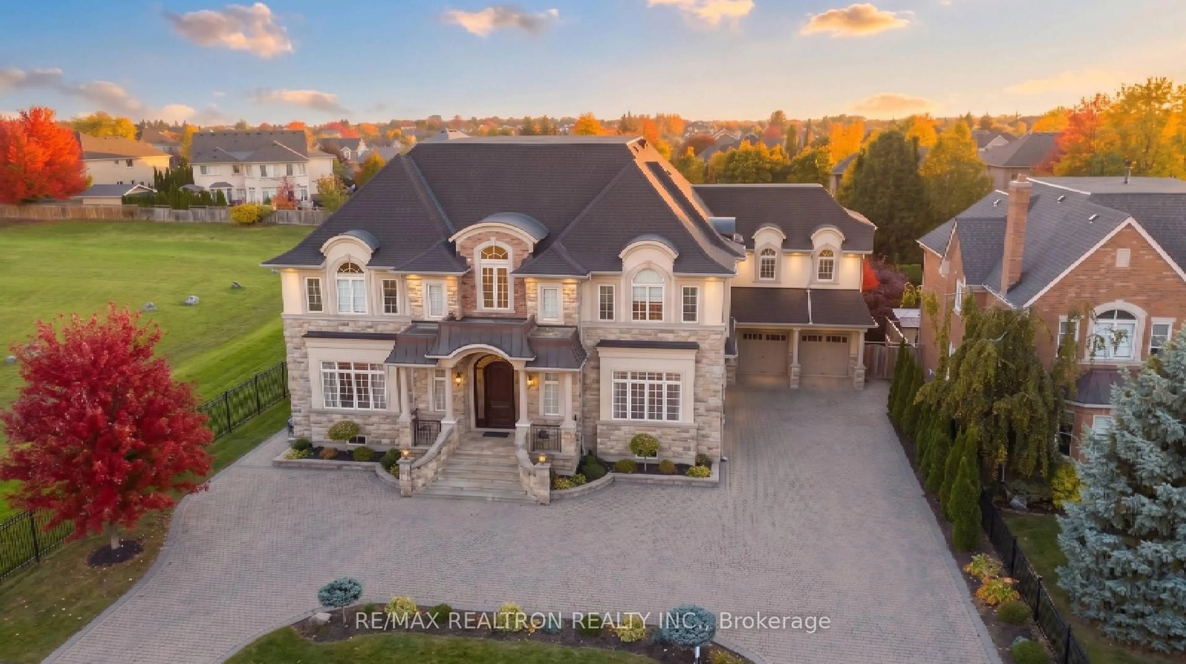 A pic from outside/outdoor area/front of a property/back of a property/a pic from drone, street for 80 Callaway Crt, Vaughan Ontario L4J 8K9