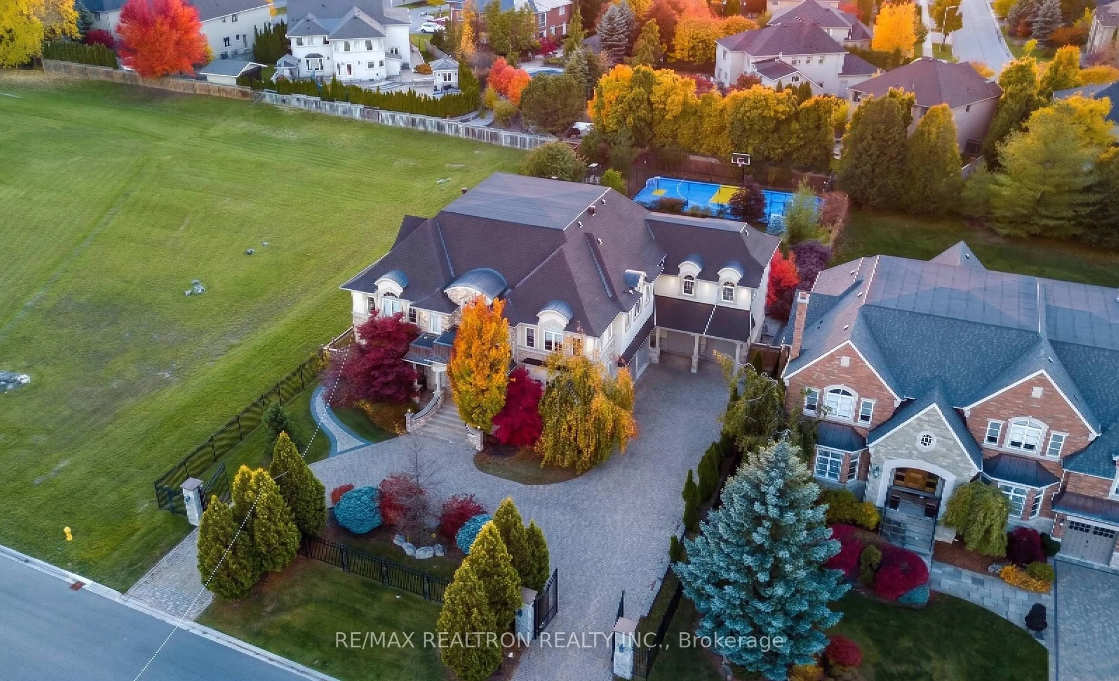 A pic from outside/outdoor area/front of a property/back of a property/a pic from drone, street for 80 Callaway Crt, Vaughan Ontario L4J 8K9