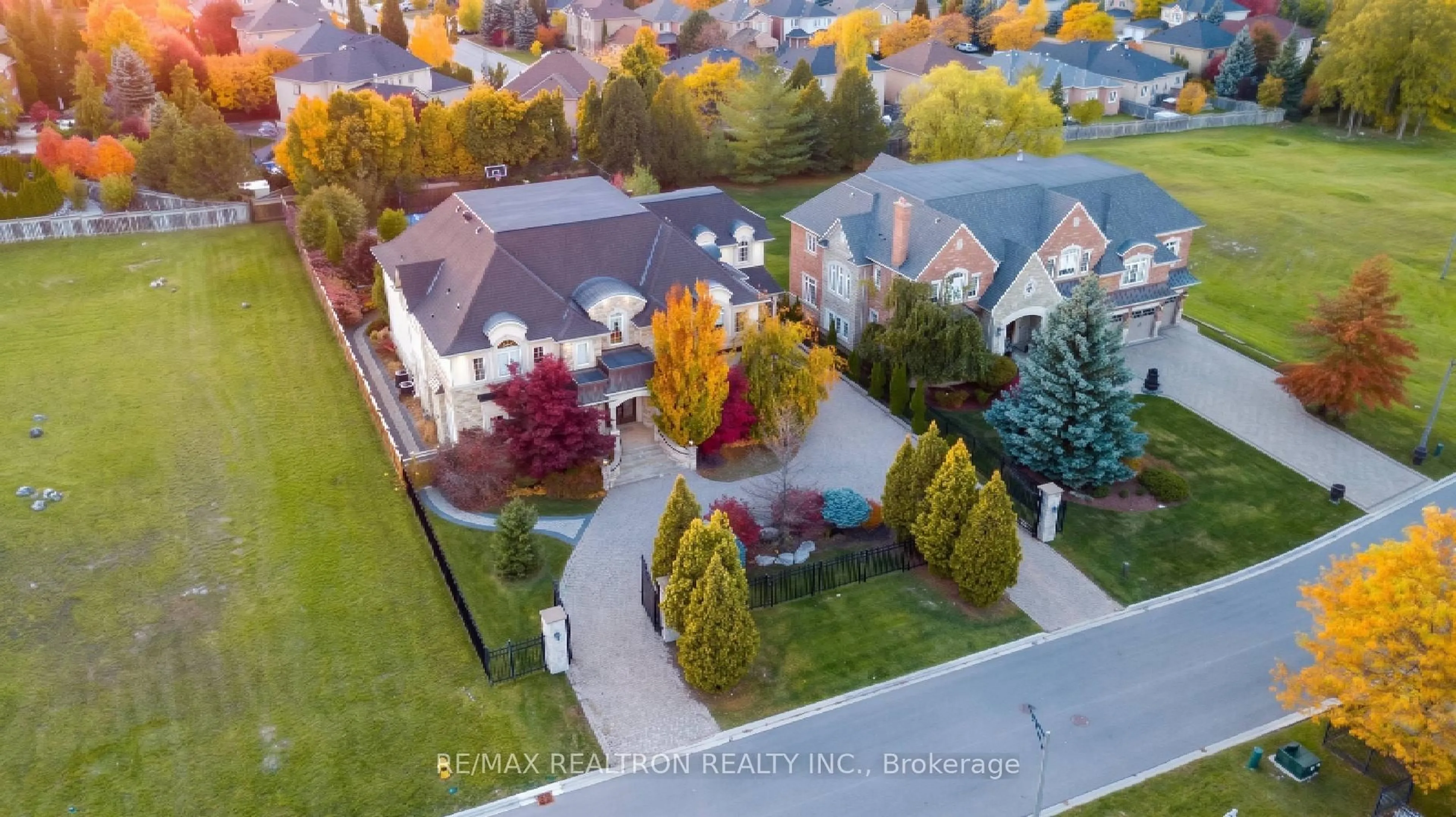 A pic from outside/outdoor area/front of a property/back of a property/a pic from drone, street for 80 Callaway Crt, Vaughan Ontario L4J 8K9