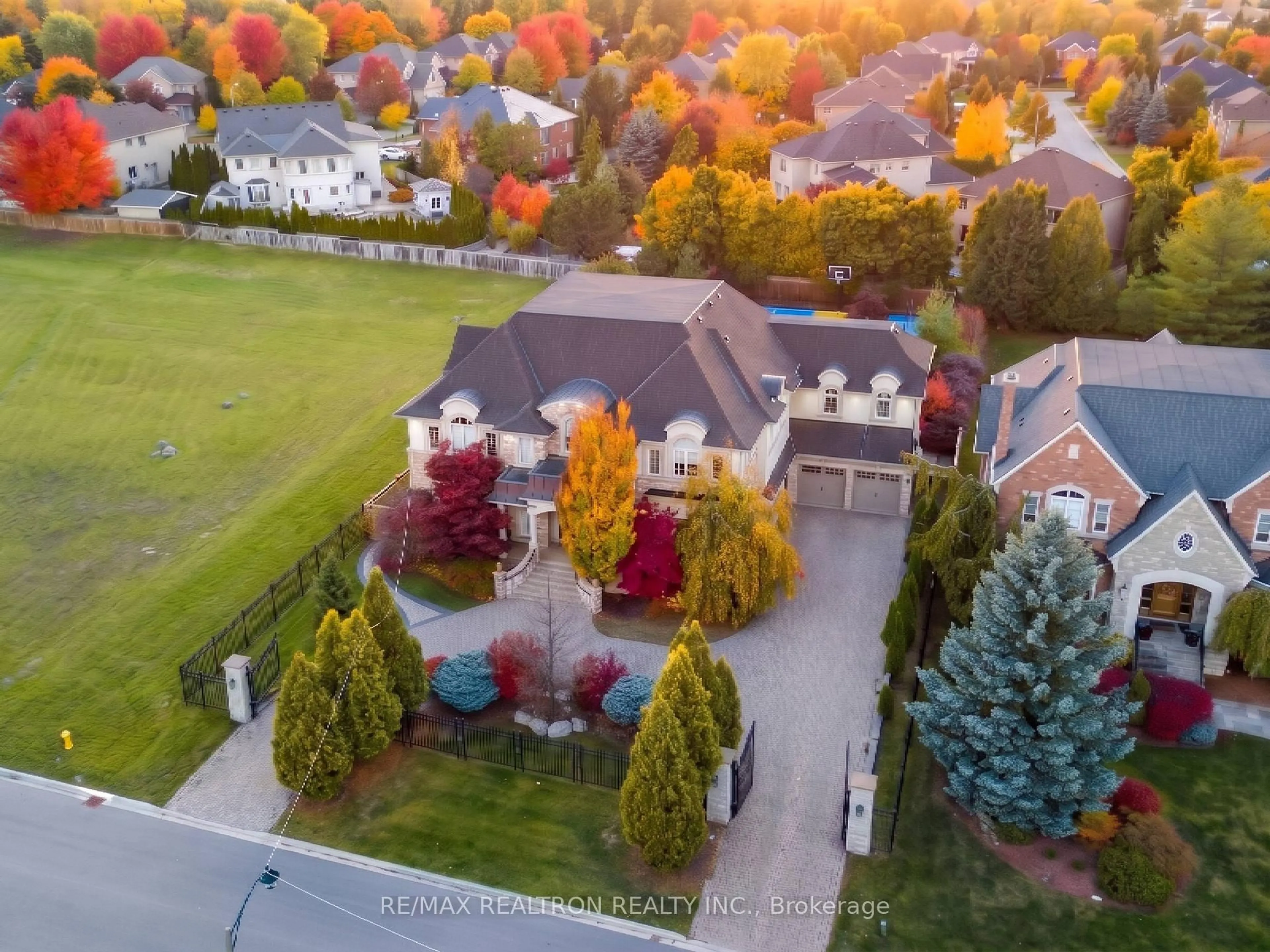 A pic from outside/outdoor area/front of a property/back of a property/a pic from drone, street for 80 Callaway Crt, Vaughan Ontario L4J 8K9
