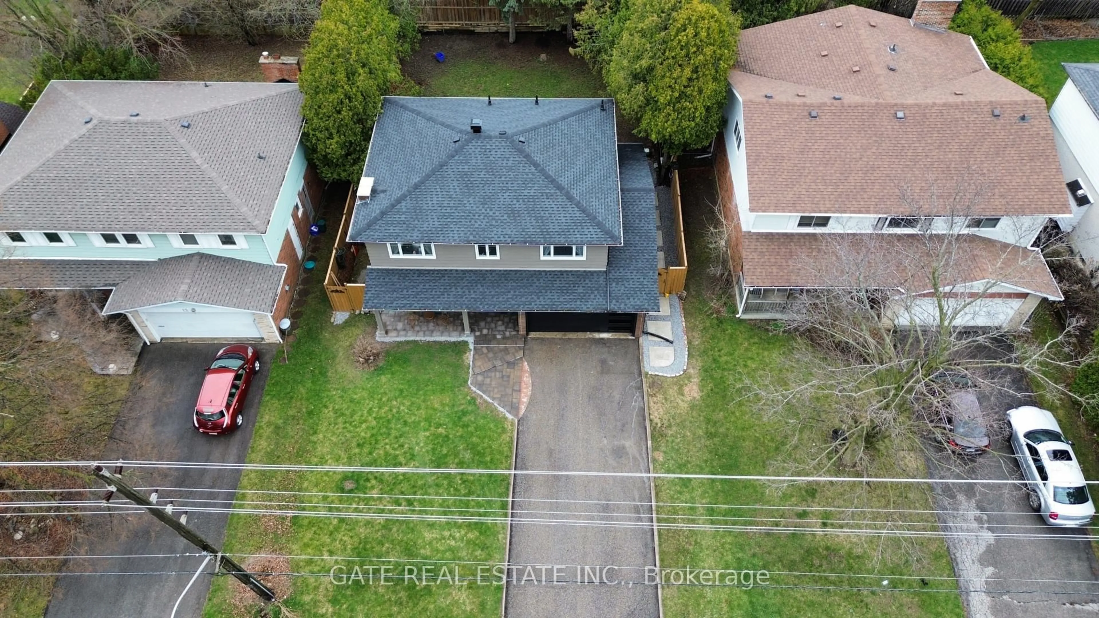 A pic from outside/outdoor area/front of a property/back of a property/a pic from drone, street for 10 Thorny Brae Dr, Markham Ontario L3T 3G4