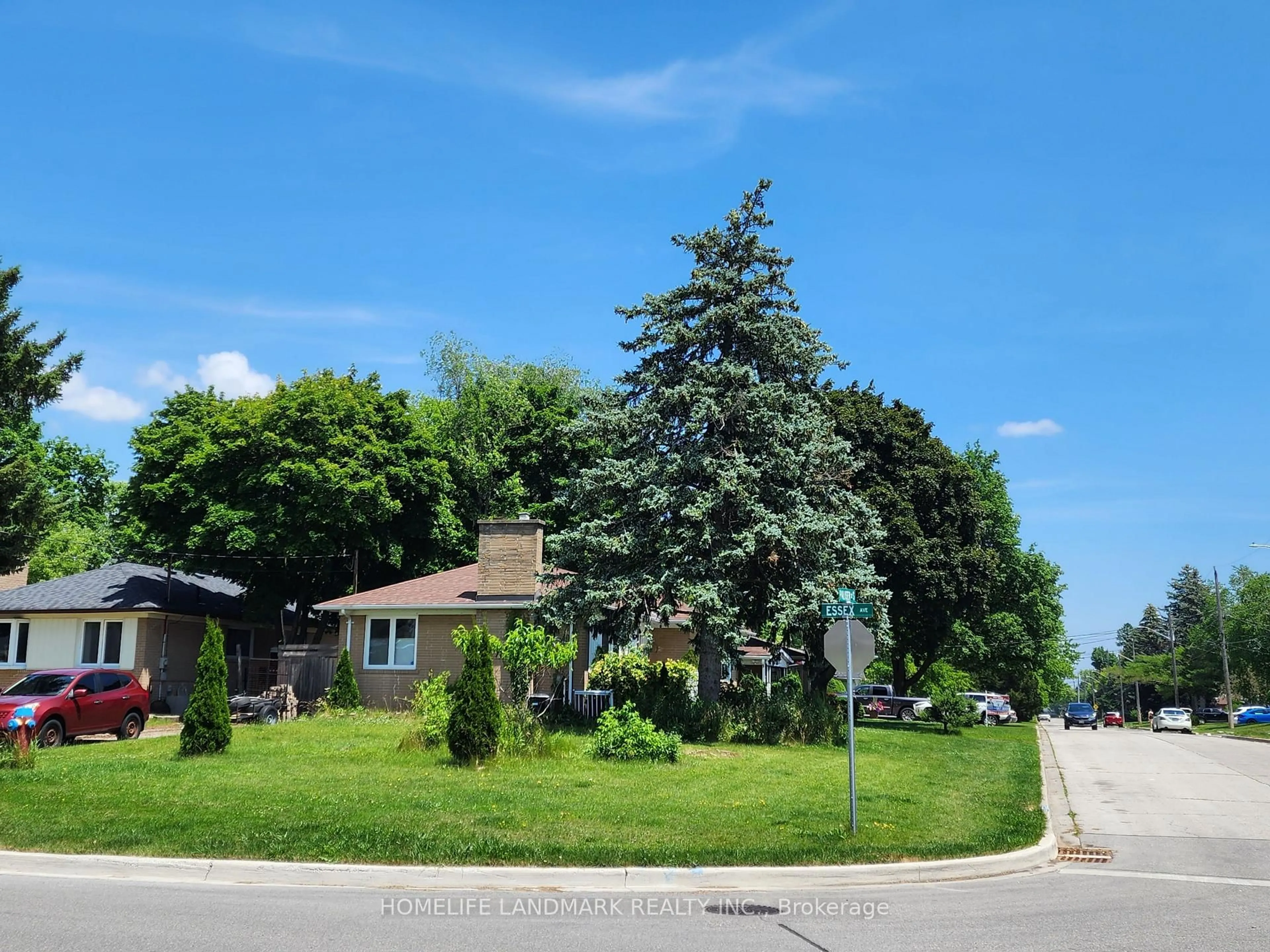 A pic from outside/outdoor area/front of a property/back of a property/a pic from drone, street for 283 Paliser Cres, Richmond Hill Ontario L4C 1R9