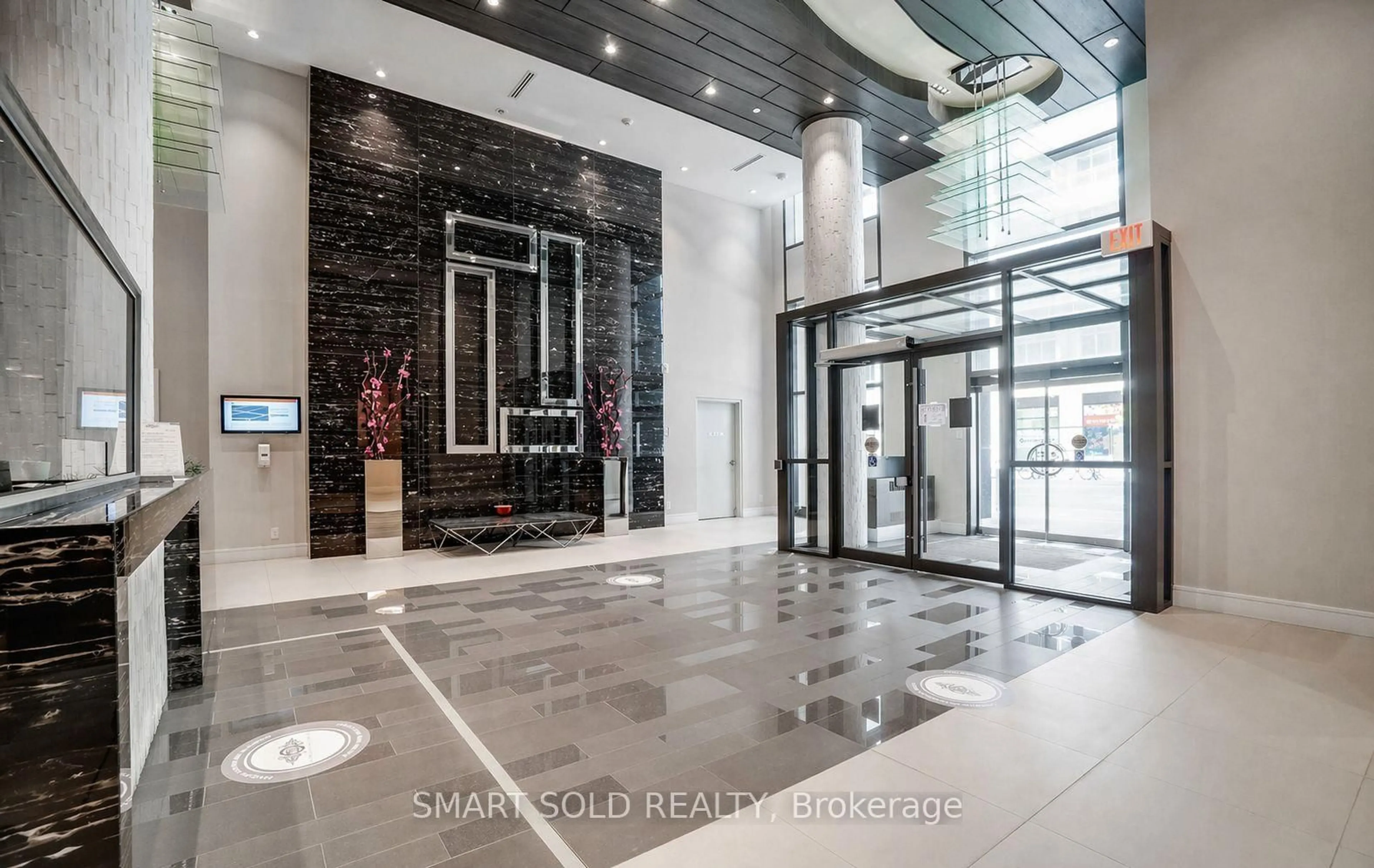 Indoor foyer for 9199 Yonge St #SE403, Richmond Hill Ontario L4C 1H7