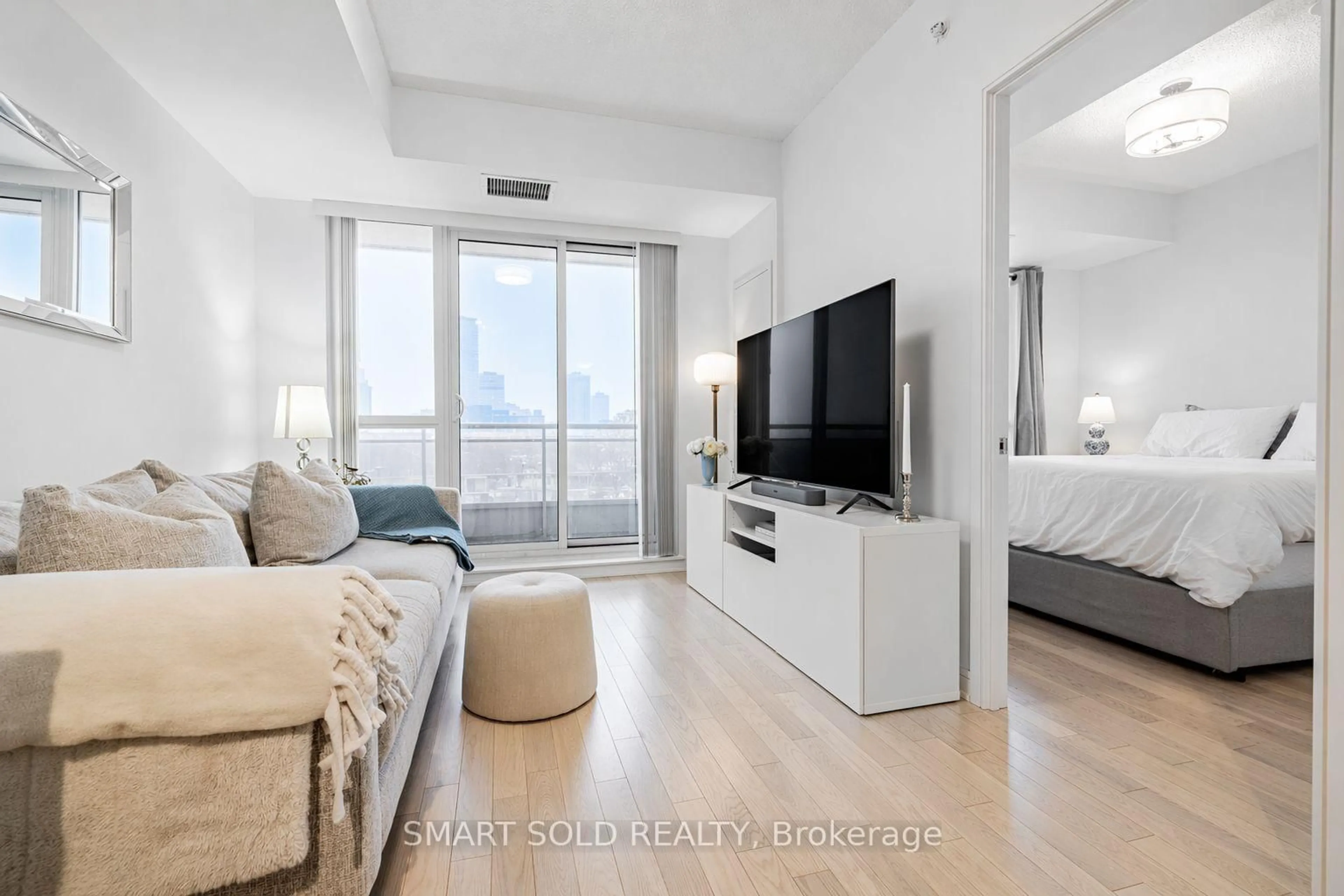 Living room with furniture, unknown for 9199 Yonge St #SE403, Richmond Hill Ontario L4C 1H7