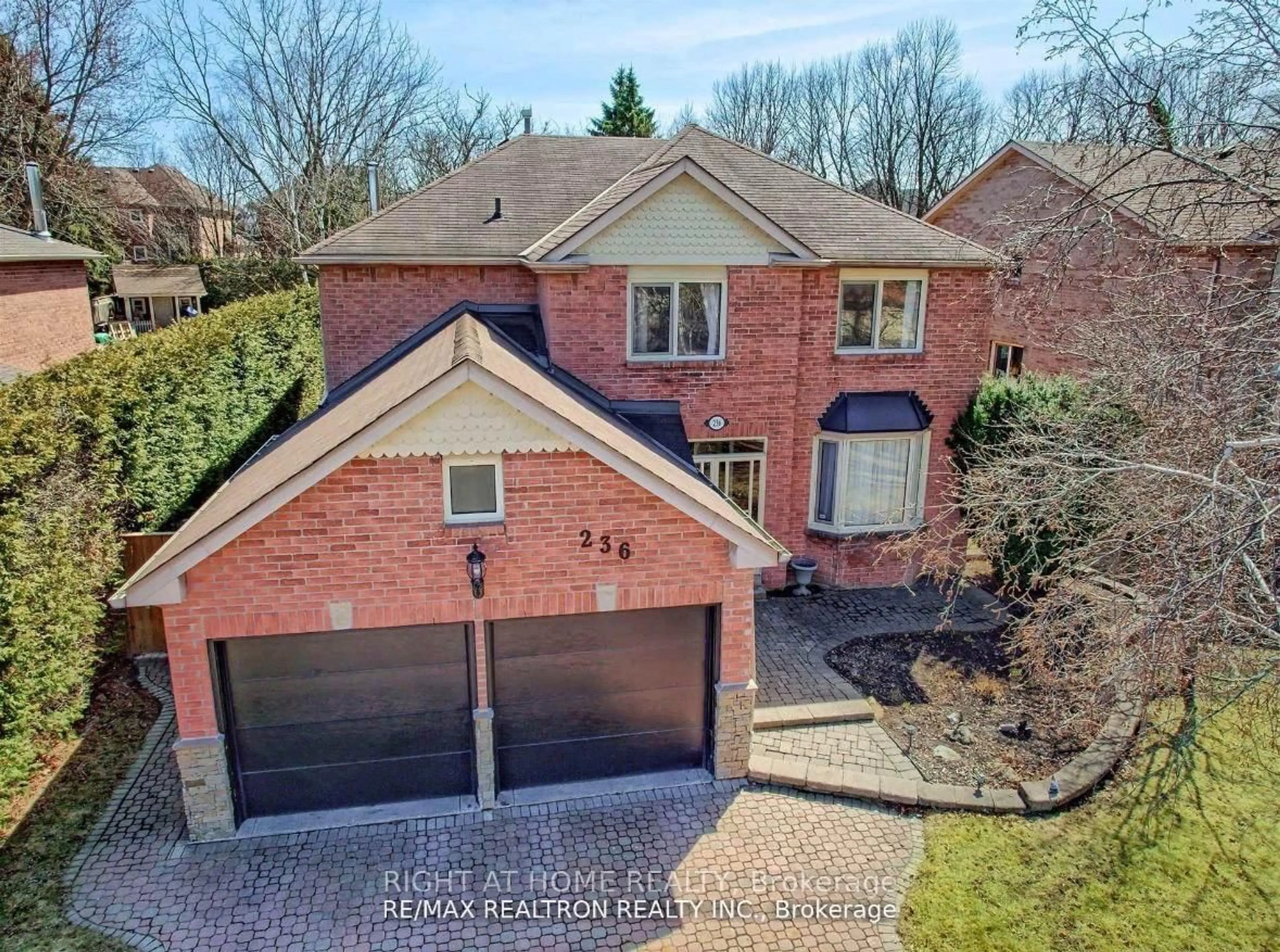 A pic from outside/outdoor area/front of a property/back of a property/a pic from drone, street for 236 Mccaffrey Rd, Newmarket Ontario L3X 1J3