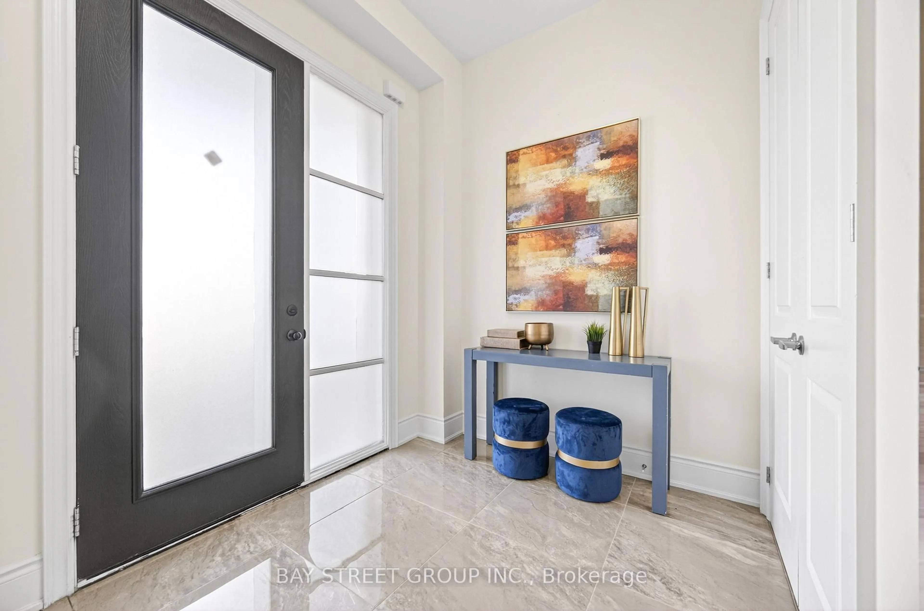 Indoor entryway for 40 Meteorite St, Richmond Hill Ontario L4C 4L9