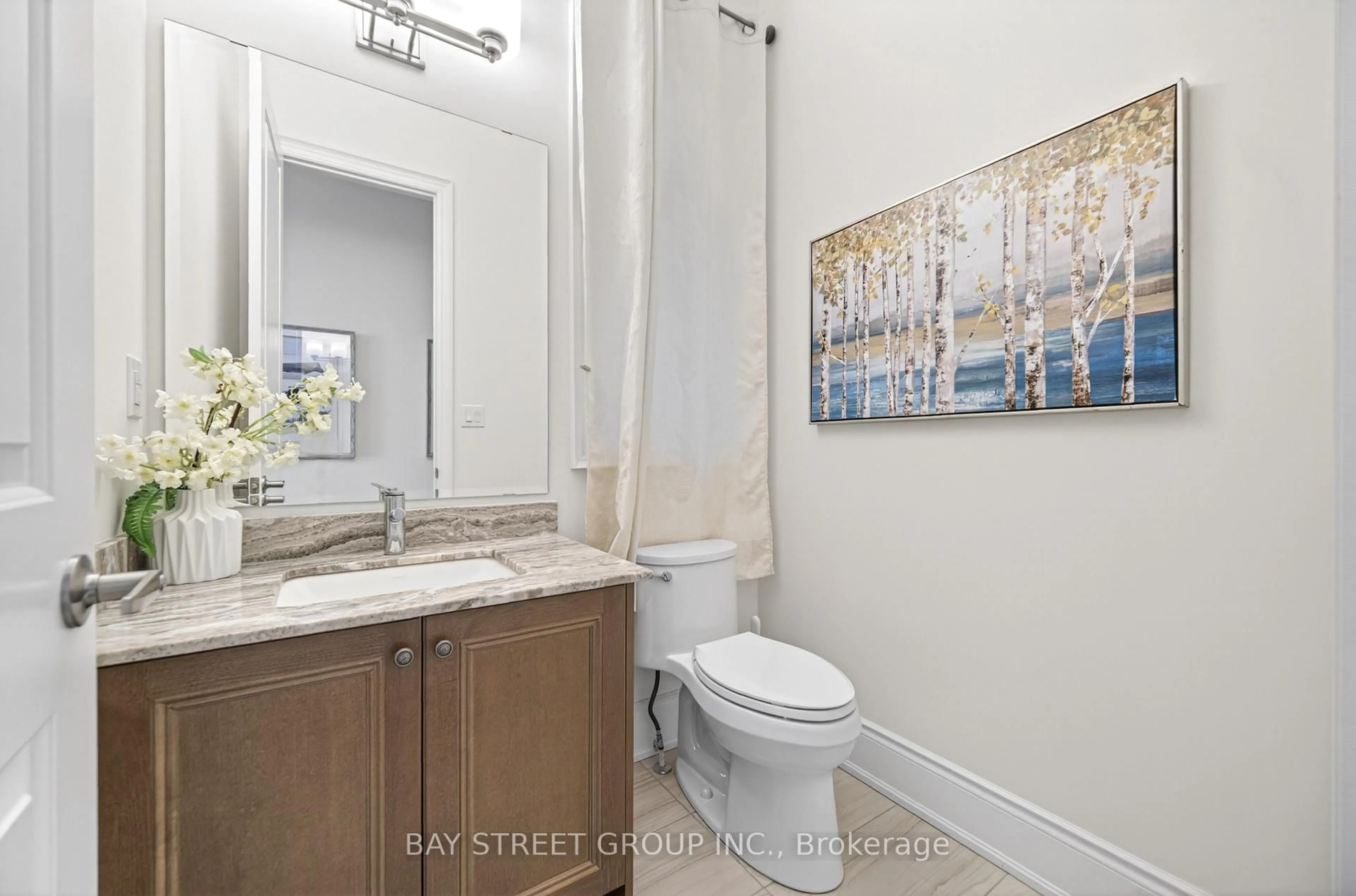 Standard bathroom, ceramic/tile floor for 40 Meteorite St, Richmond Hill Ontario L4C 4L9