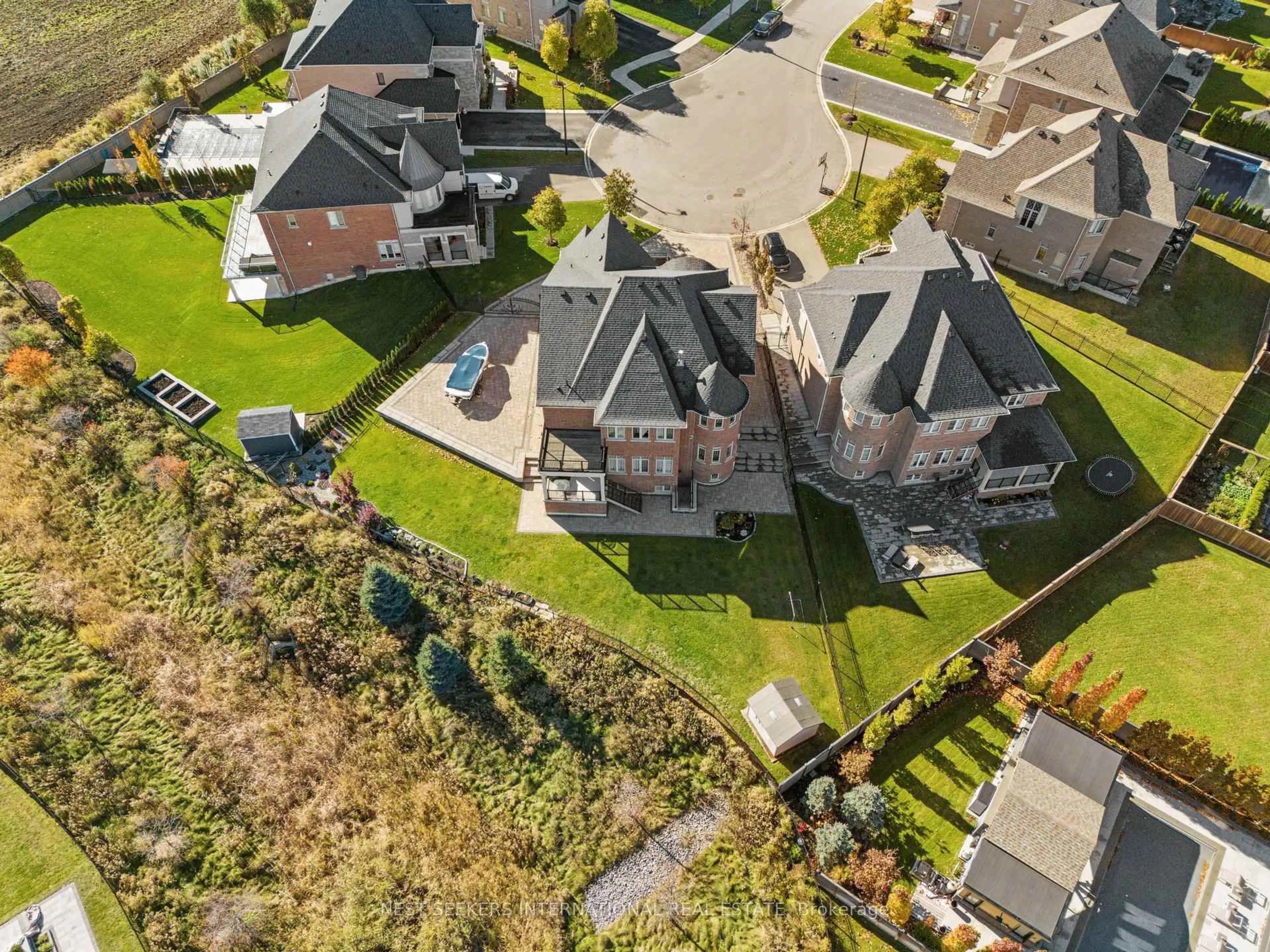 A pic from outside/outdoor area/front of a property/back of a property/a pic from drone, street for 12 Albert Hill Crt, King Ontario L7B 0P1