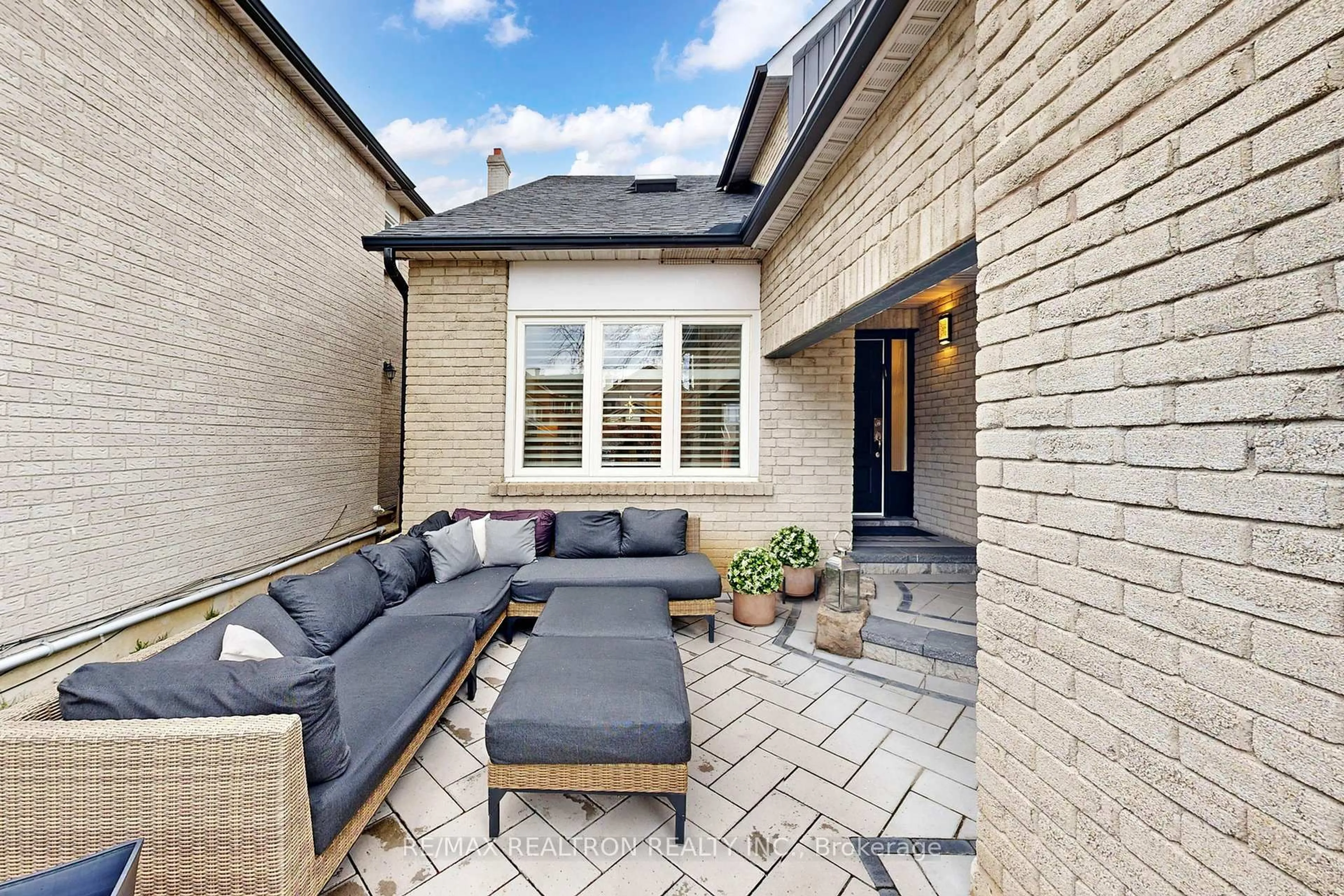 Patio, street for 147 Mcmorran Cres, Vaughan Ontario L4J 2T4