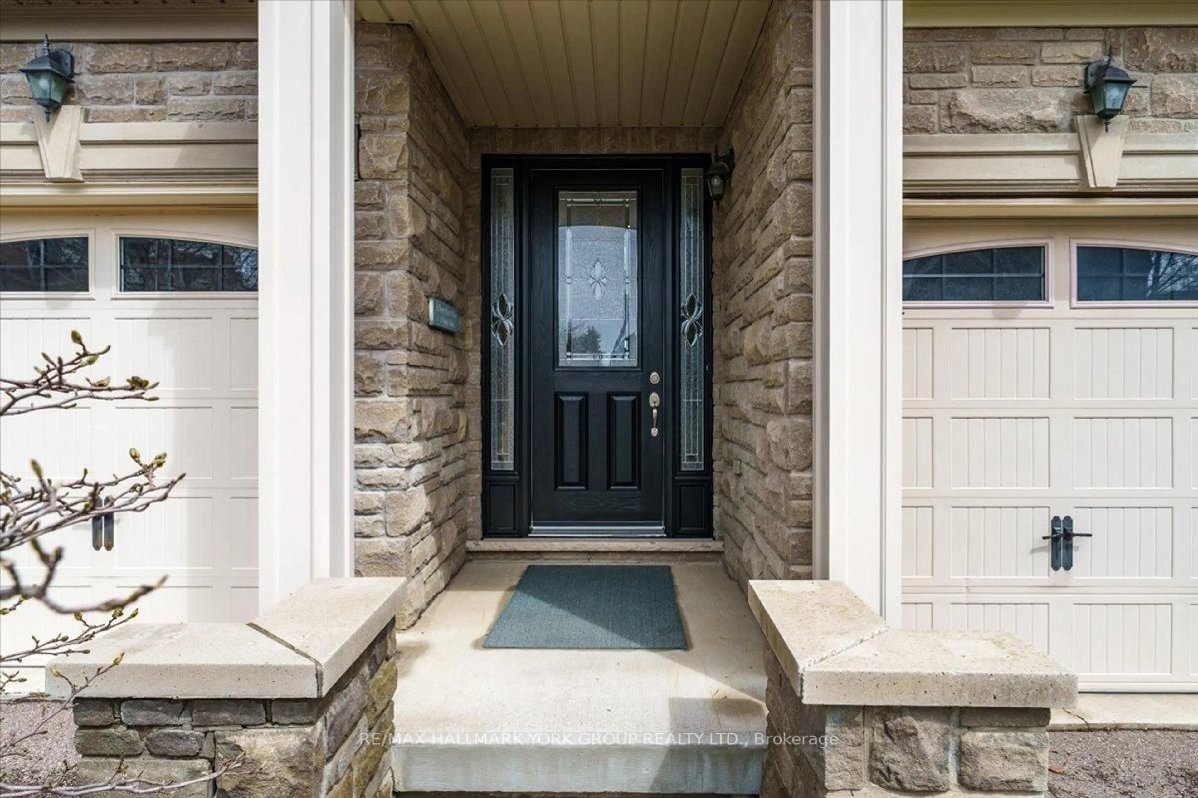 Indoor entryway for 40 Alex Campbell Cres, King Ontario L7B 0C2