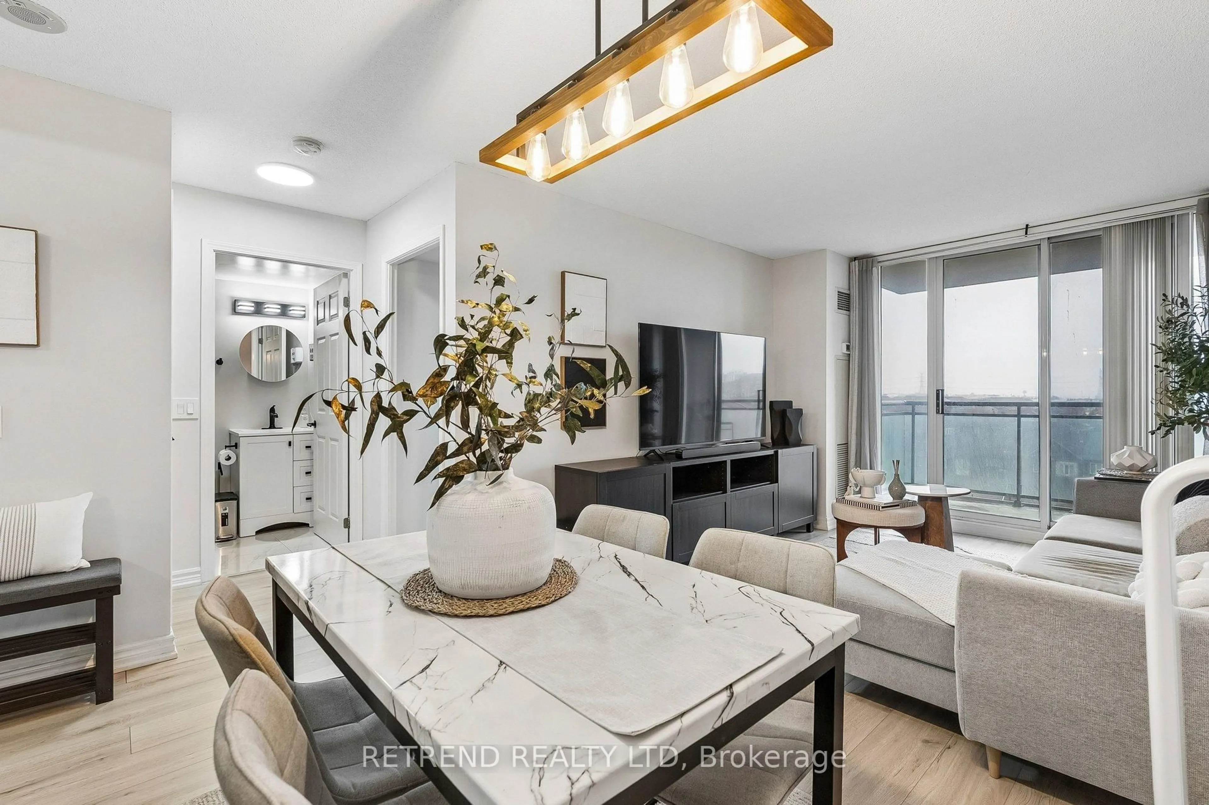 Open concept kitchen, unknown for 310 Red Maple Rd #602, Richmond Hill Ontario L4C 0T7