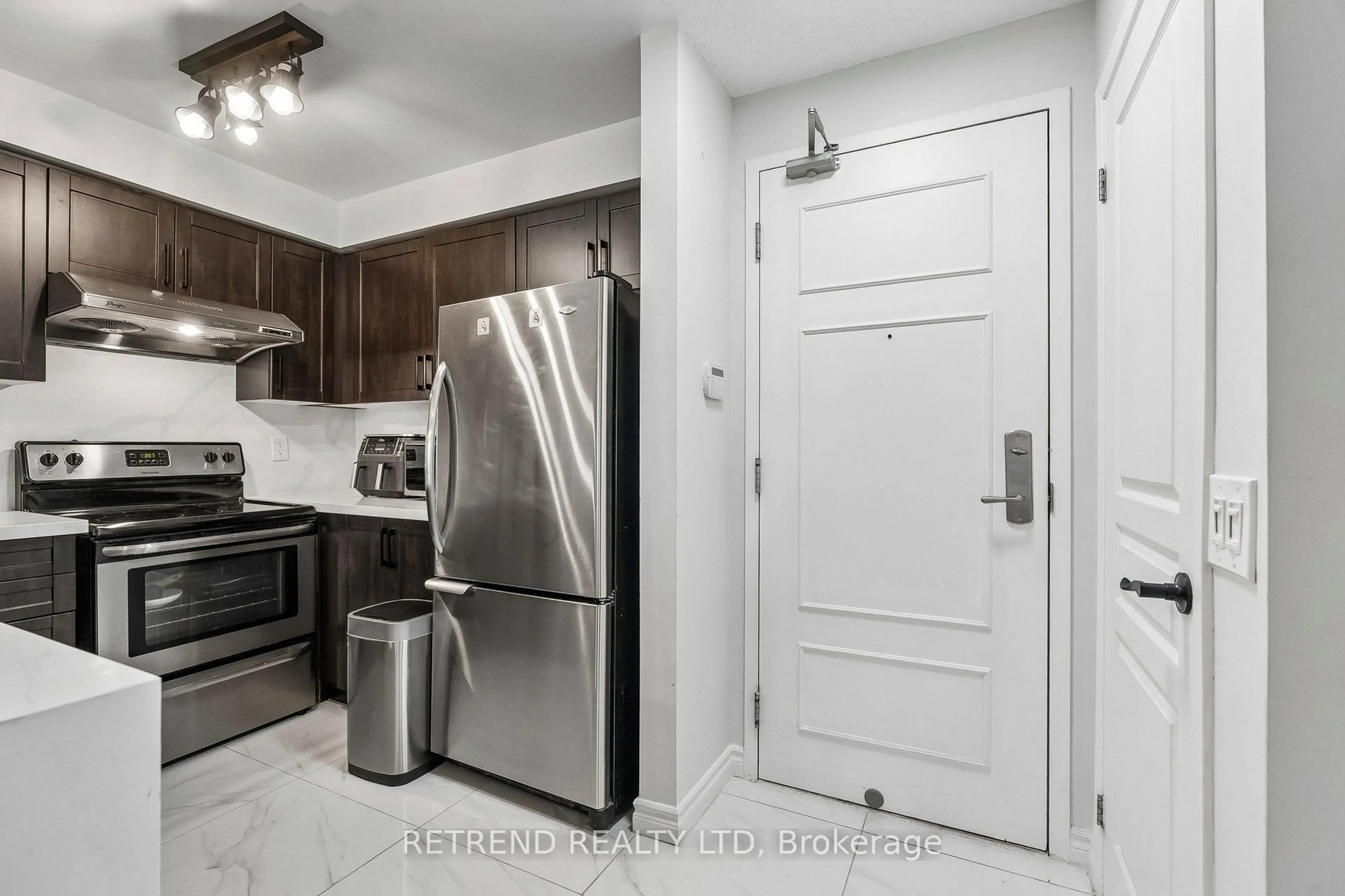 Standard kitchen, unknown for 310 Red Maple Rd #602, Richmond Hill Ontario L4C 0T7