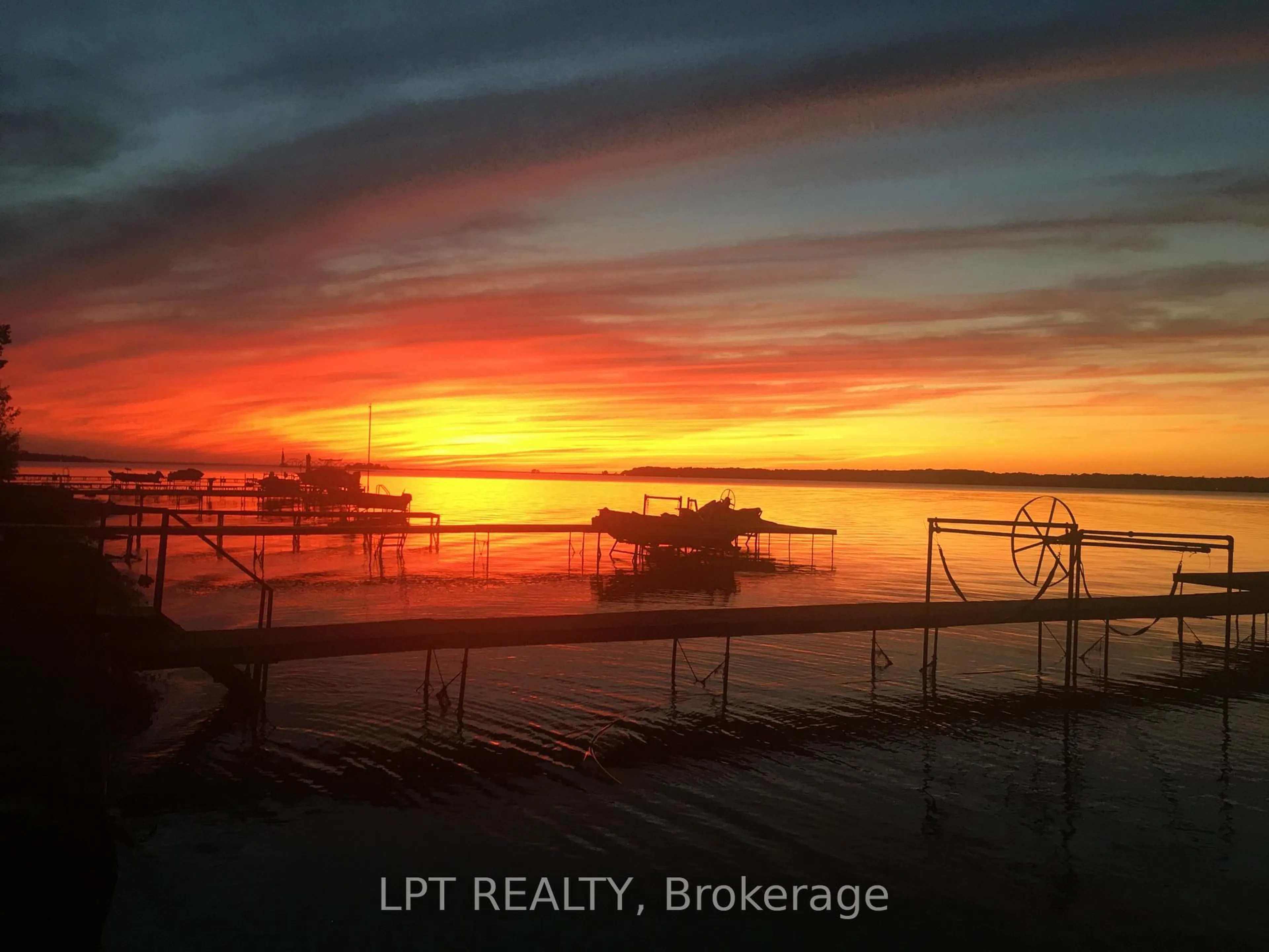 Blurry image for 122 Blue Heron Dr, Georgina Ontario L0E 1N0