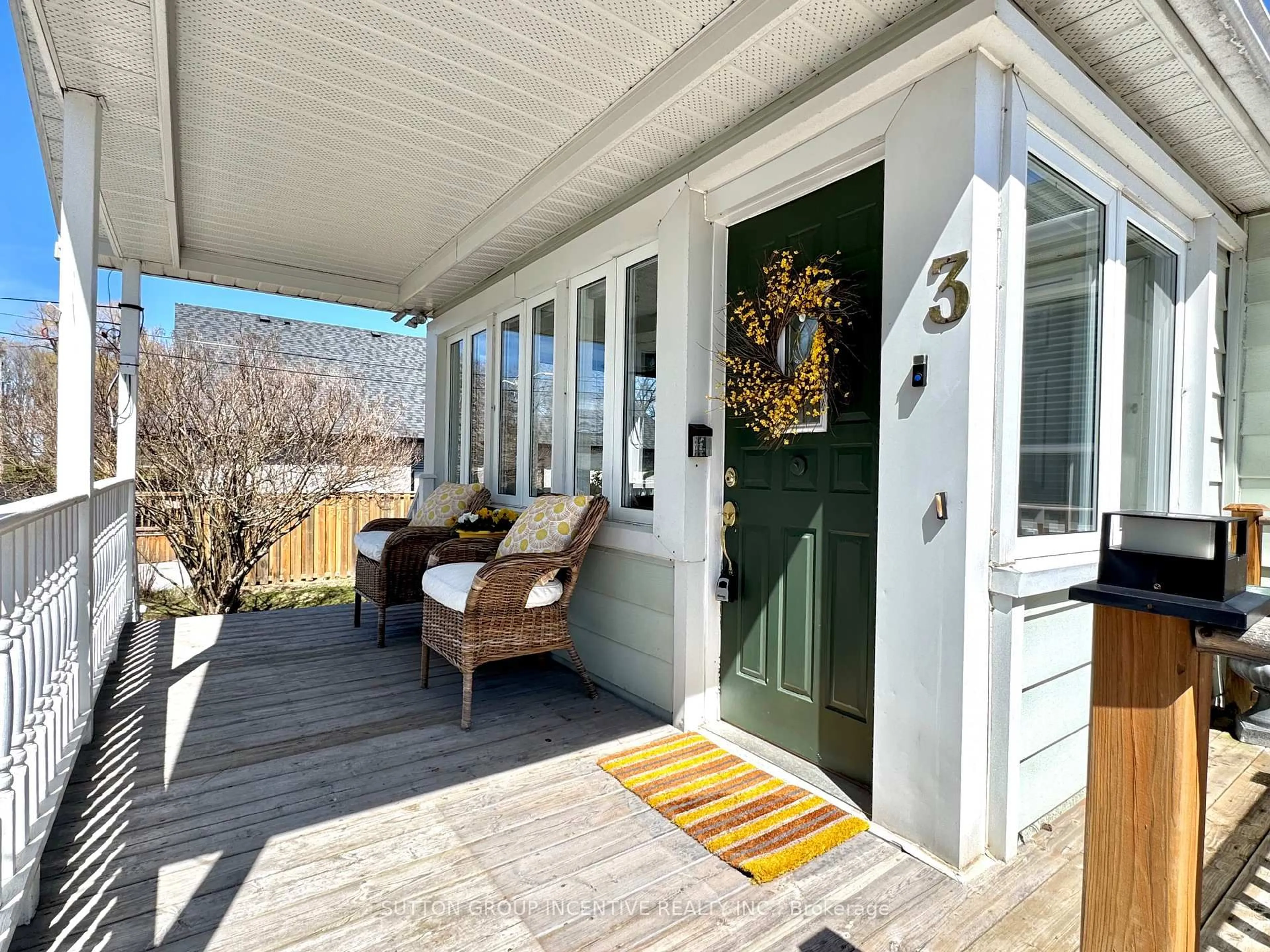 Indoor entryway for 3 Melody Lane, Georgina Ontario L0E 1L0