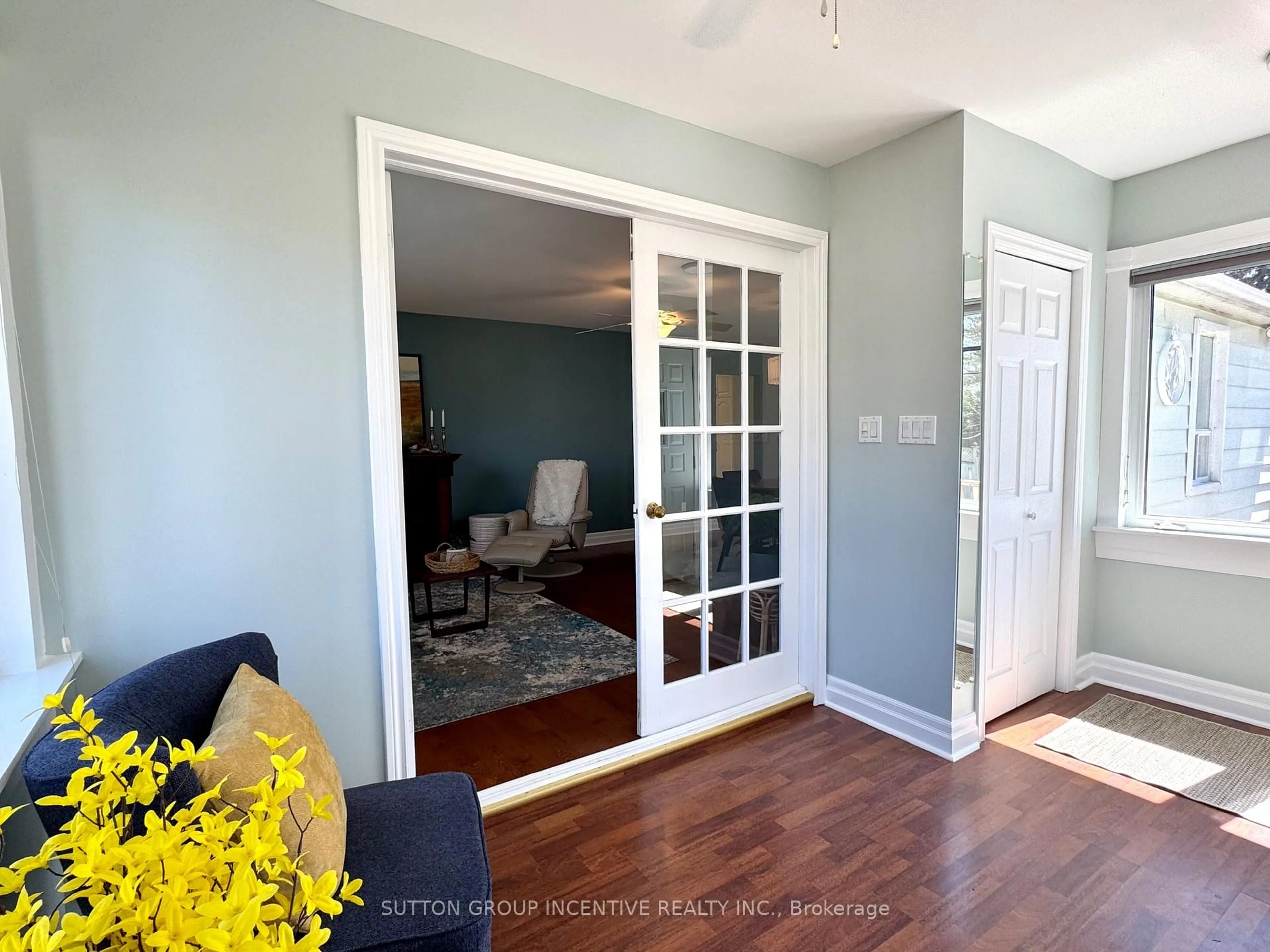 Indoor entryway for 3 Melody Lane, Georgina Ontario L0E 1L0