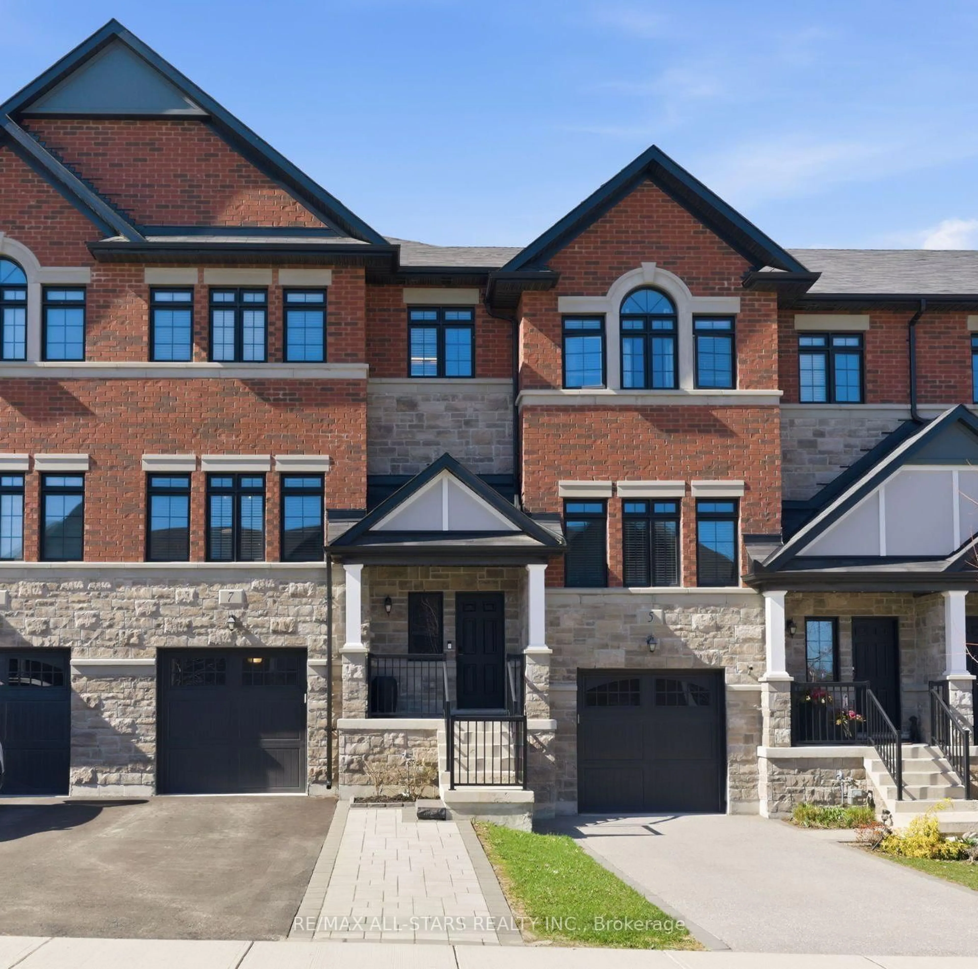 Home with brick exterior material, street for 7 Gord Matthews Way, Uxbridge Ontario L9P 0E9