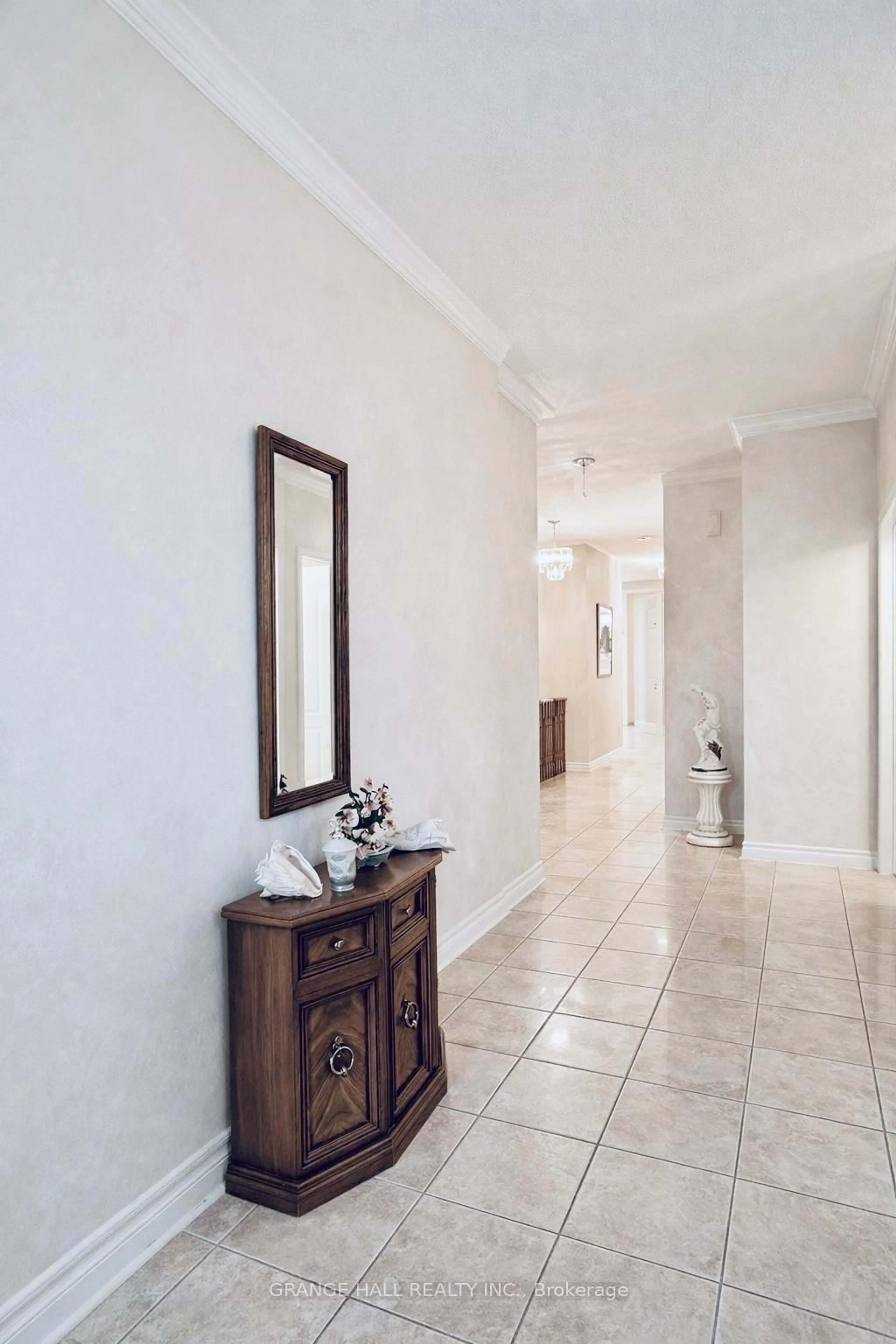 Indoor foyer for 203 Starling Blvd, Vaughan Ontario L4H 3J4