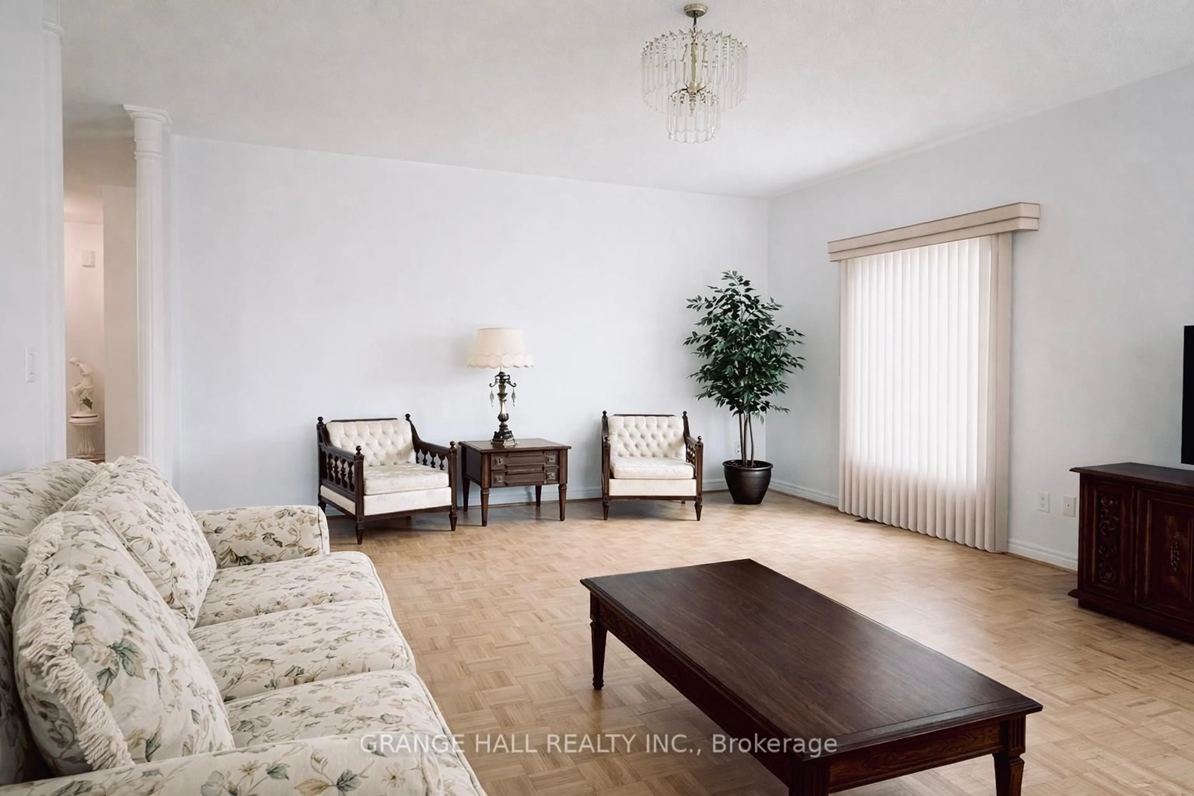 Living room with furniture, unknown for 203 Starling Blvd, Vaughan Ontario L4H 3J4