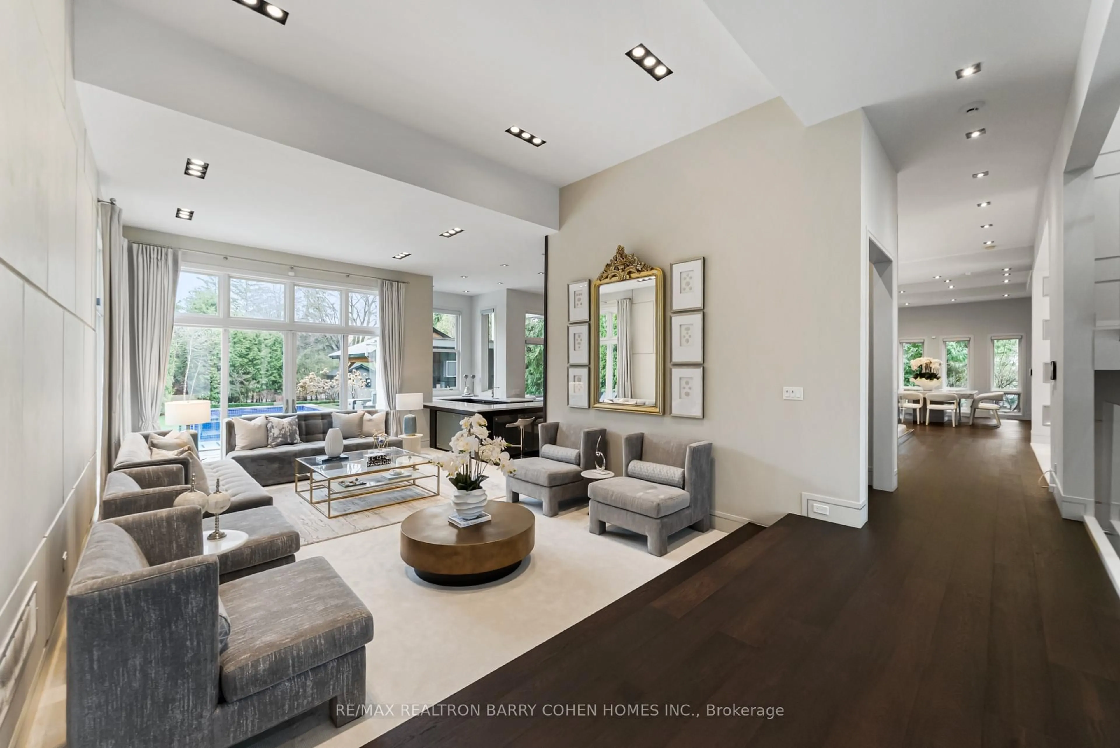 Living room with furniture, unknown for 19 Maryvale Cres, Richmond Hill Ontario L4C 6P6