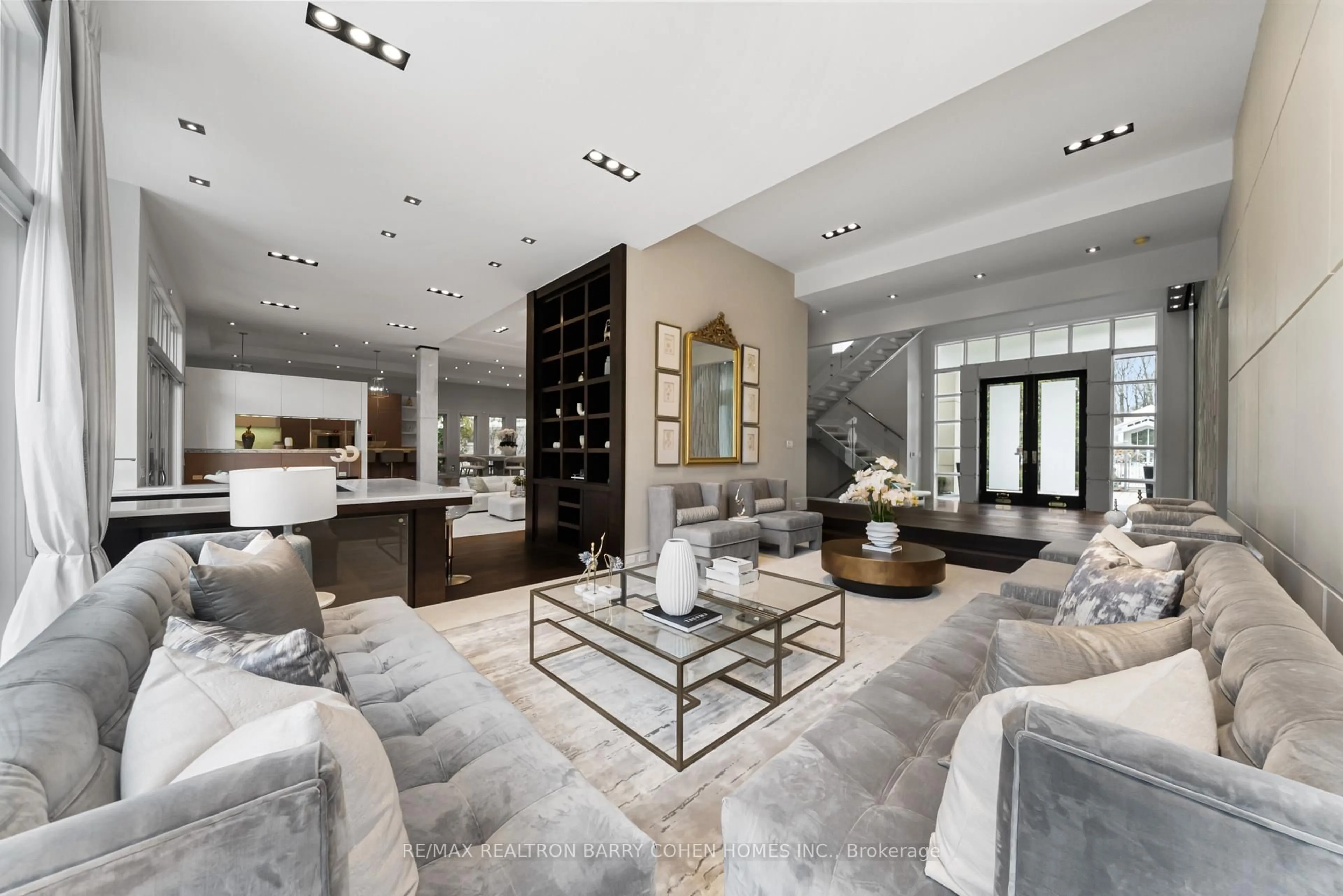 Living room with furniture, unknown for 19 Maryvale Cres, Richmond Hill Ontario L4C 6P6