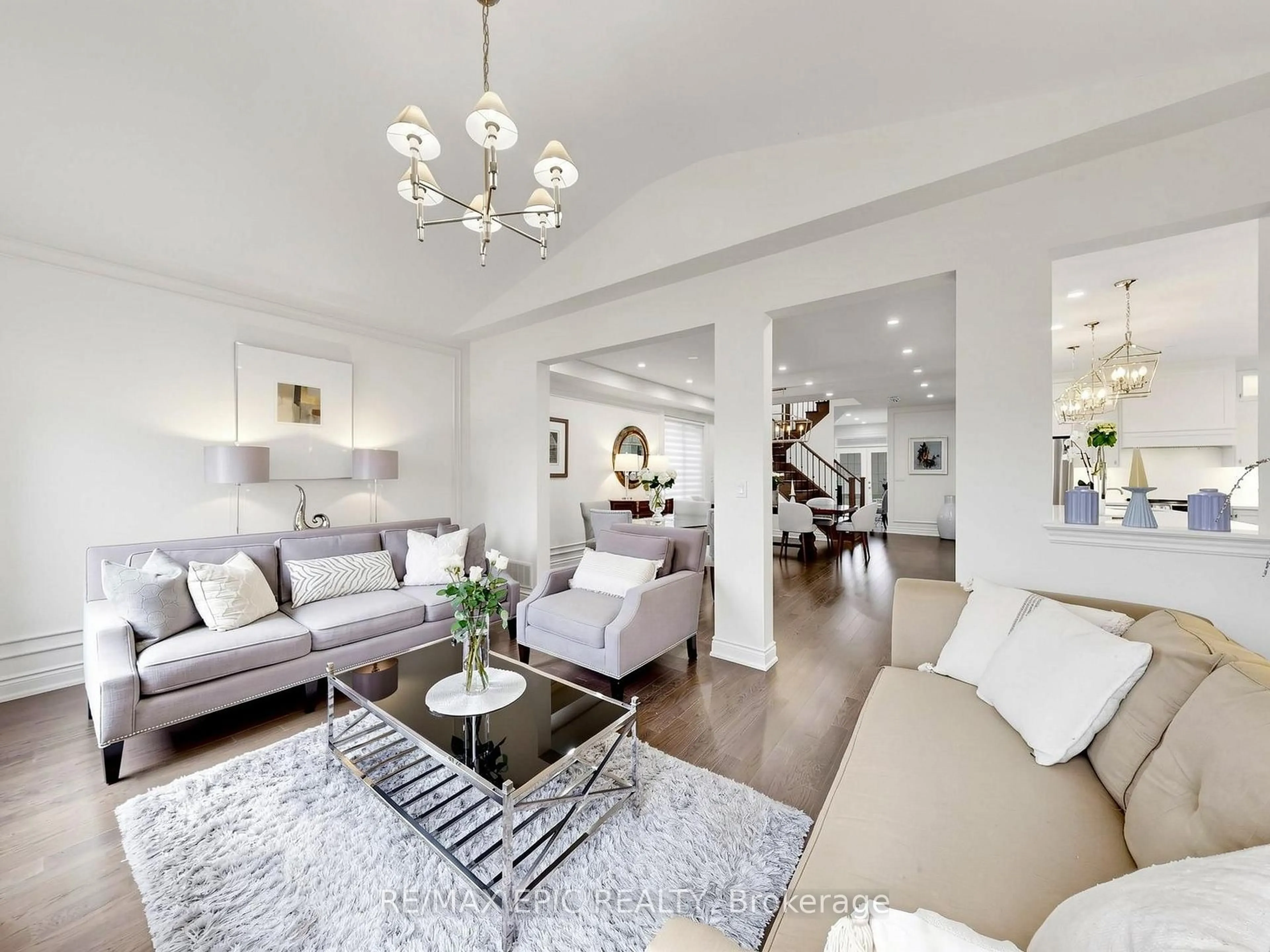 Living room with furniture, unknown for 122 Scarlet Way, Bradford West Gwillimbury Ontario L3Z 4J2