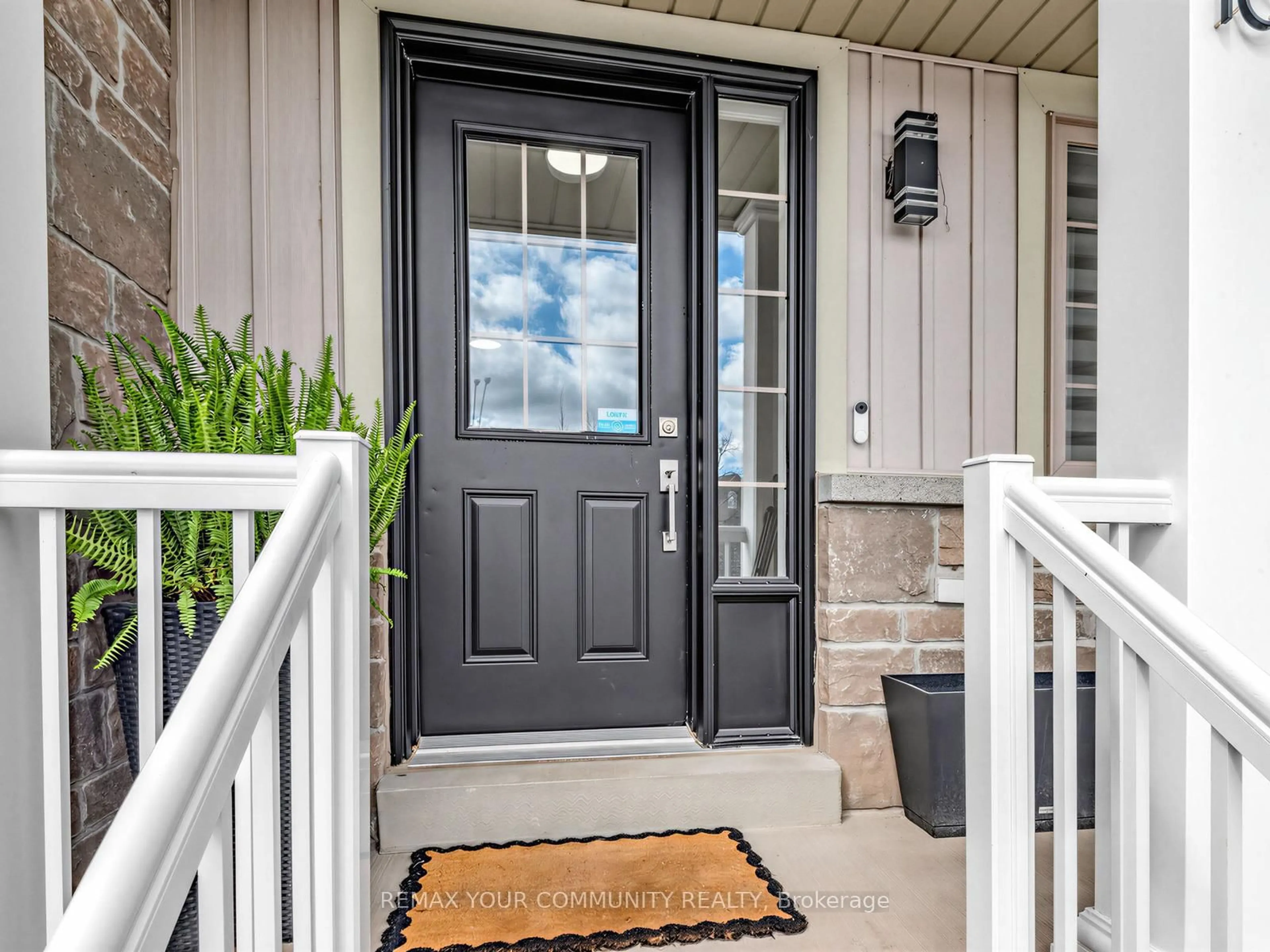 Indoor entryway for 18 Admiral Cres, Essa Ontario L0M 1B4