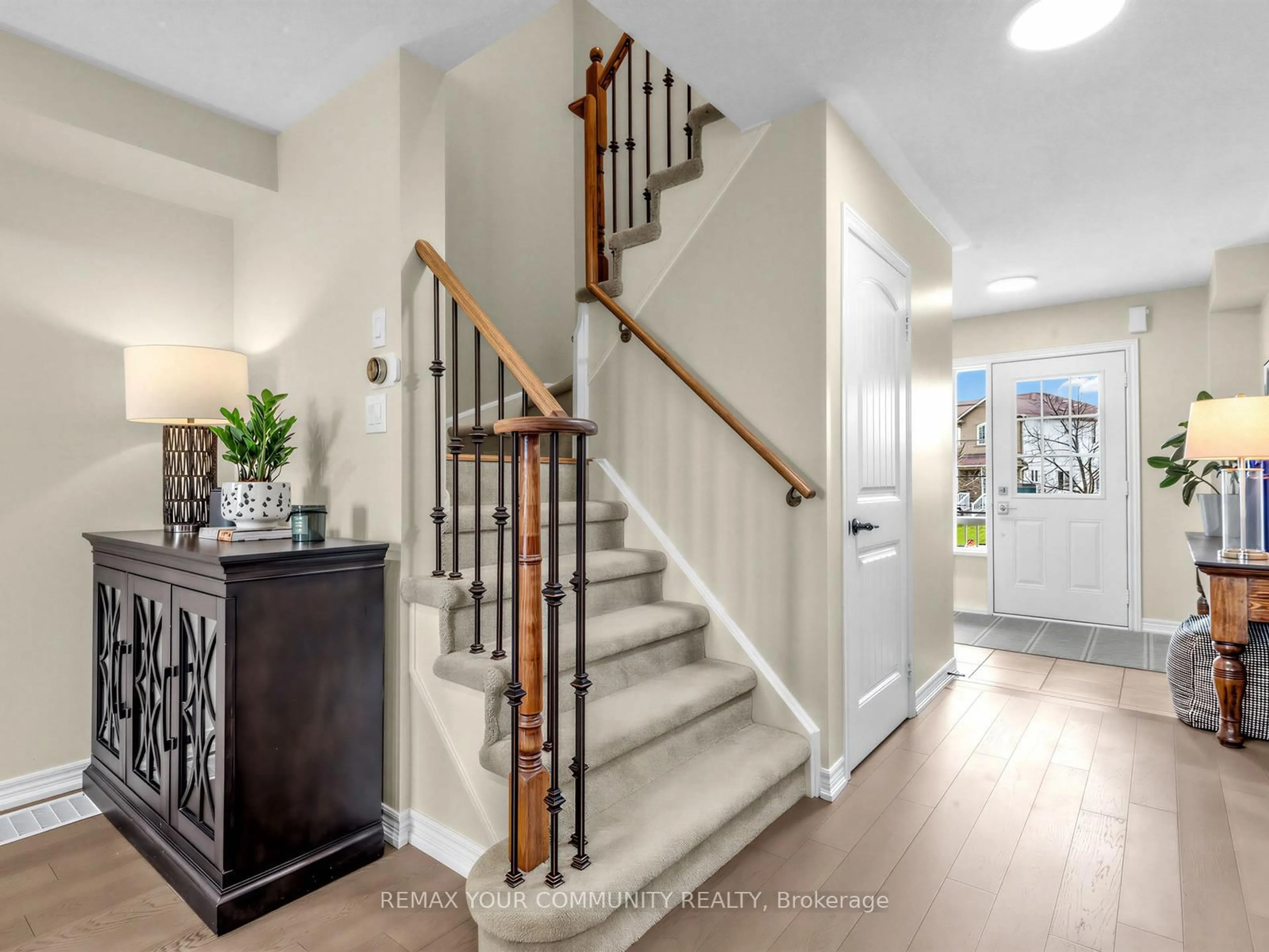 Indoor entryway for 18 Admiral Cres, Essa Ontario L0M 1B4