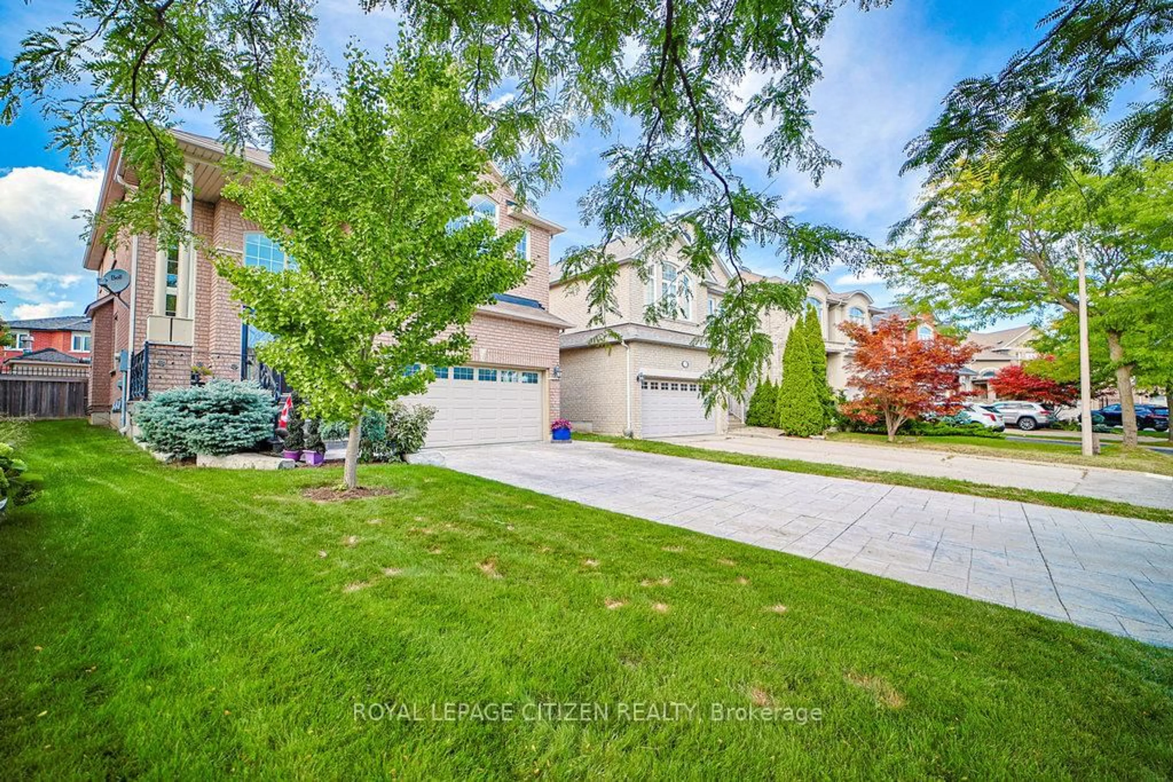 A pic from outside/outdoor area/front of a property/back of a property/a pic from drone, street for 31 Burnhaven Ave, Vaughan Ontario L6A 2P2