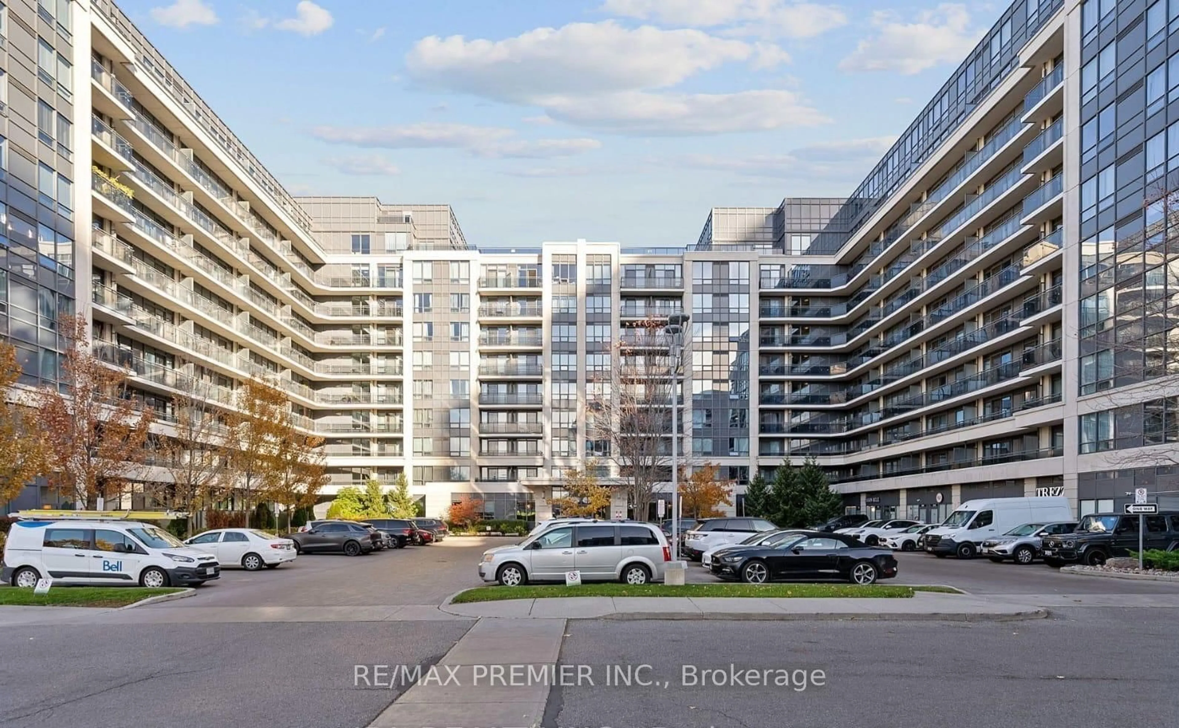 Blurry image for 372 Highway 7 #318, Richmond Hill Ontario L4B 0C6