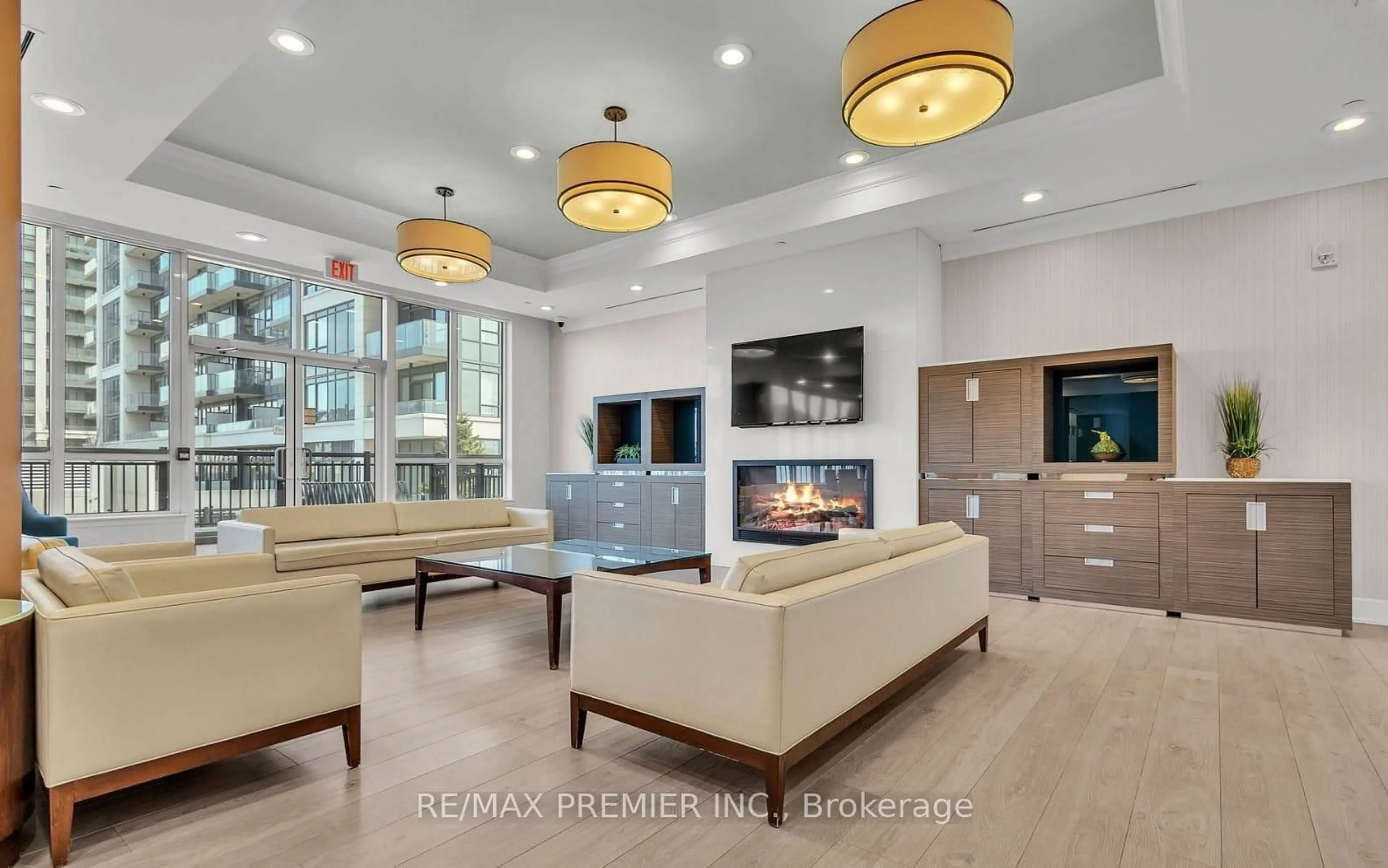 Unknown for 372 Highway 7 #318, Richmond Hill Ontario L4B 0C6