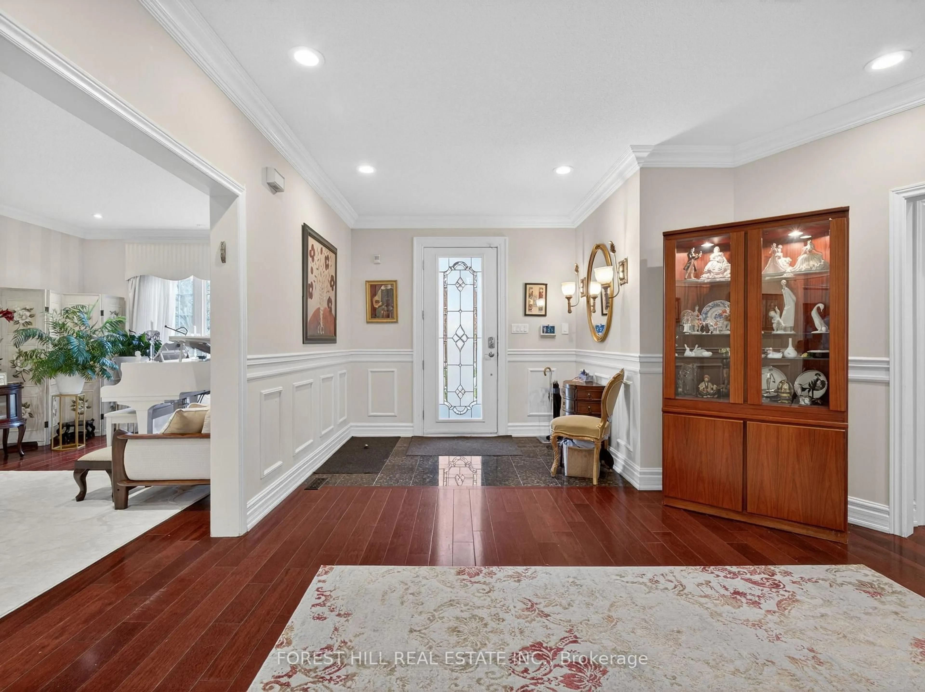 Indoor entryway for 60 Gatcombe Circ, Richmond Hill Ontario L4C 9P5