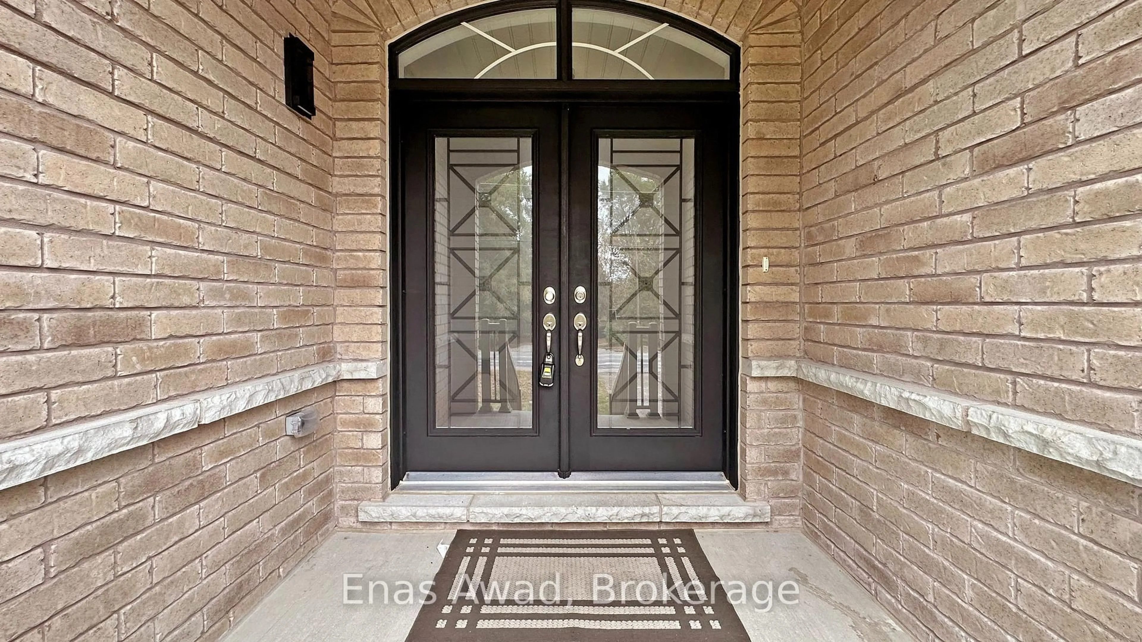 Indoor entryway for 1449 Gilford Rd, Innisfil Ontario L0L 1R0