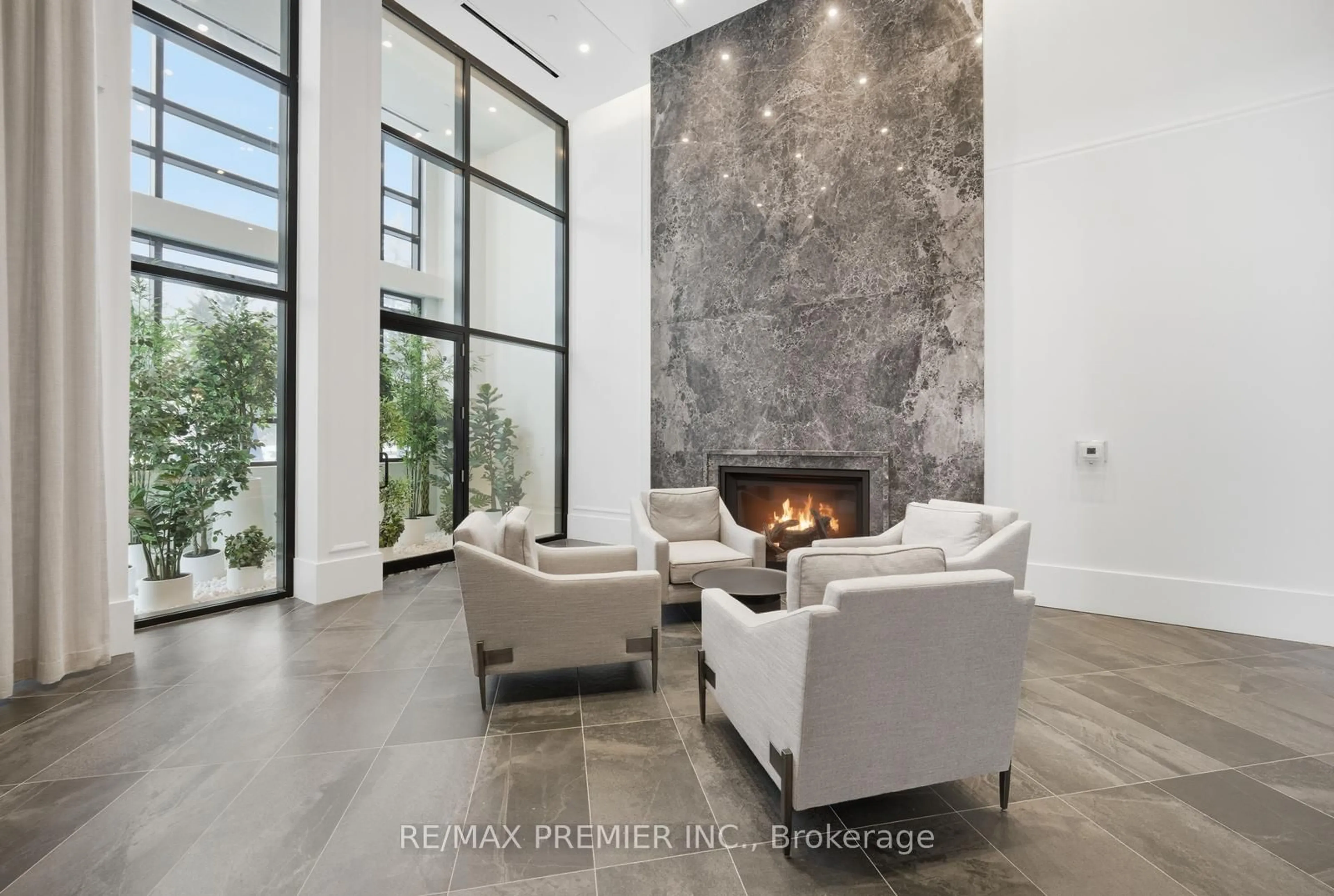 Unknown for 2075 King Rd #435, King Ontario L7B 0R6