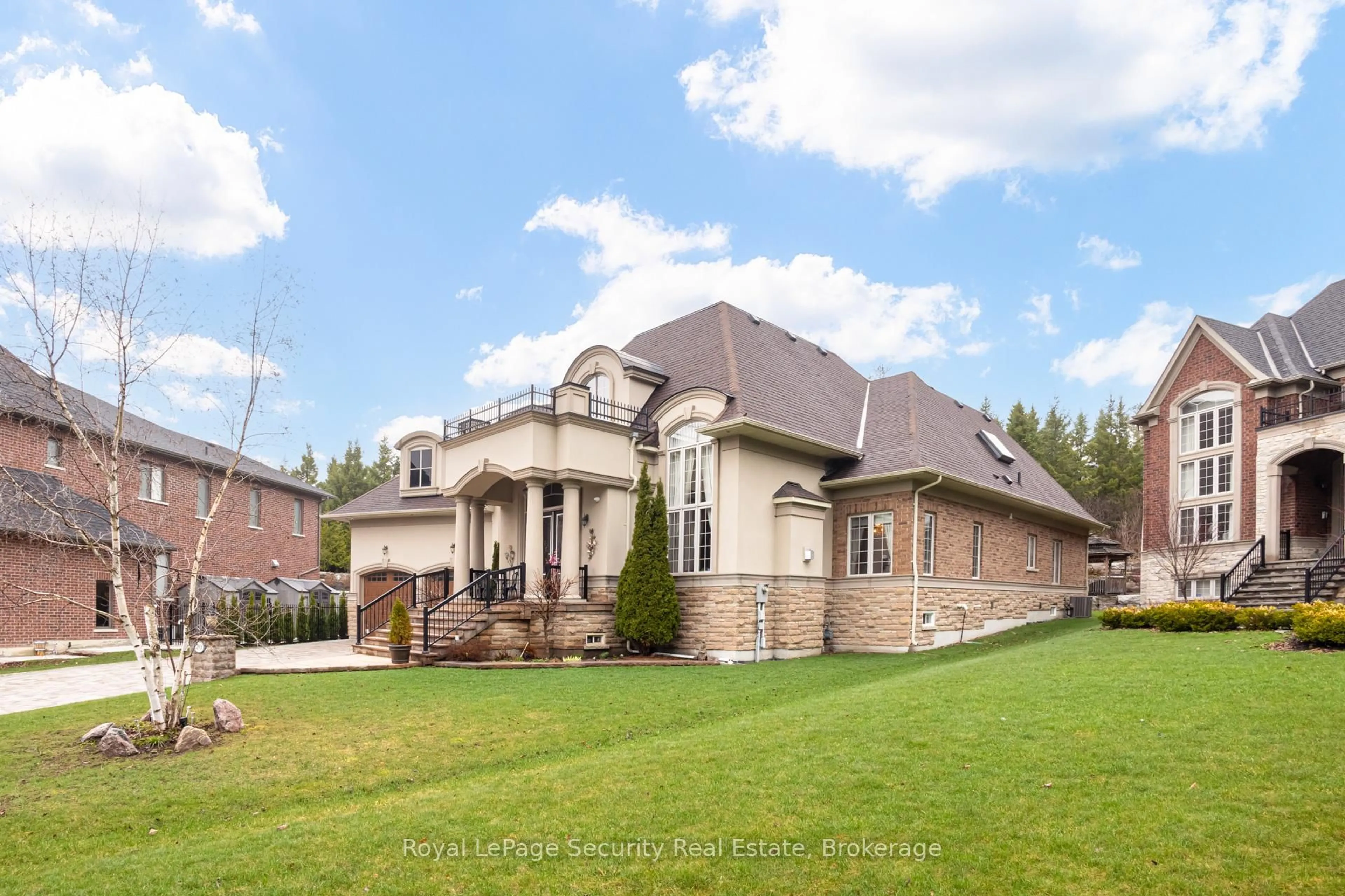 Home with brick exterior material, unknown for 20 Aubrietia Crt, Richmond Hill Ontario L4E 2R3