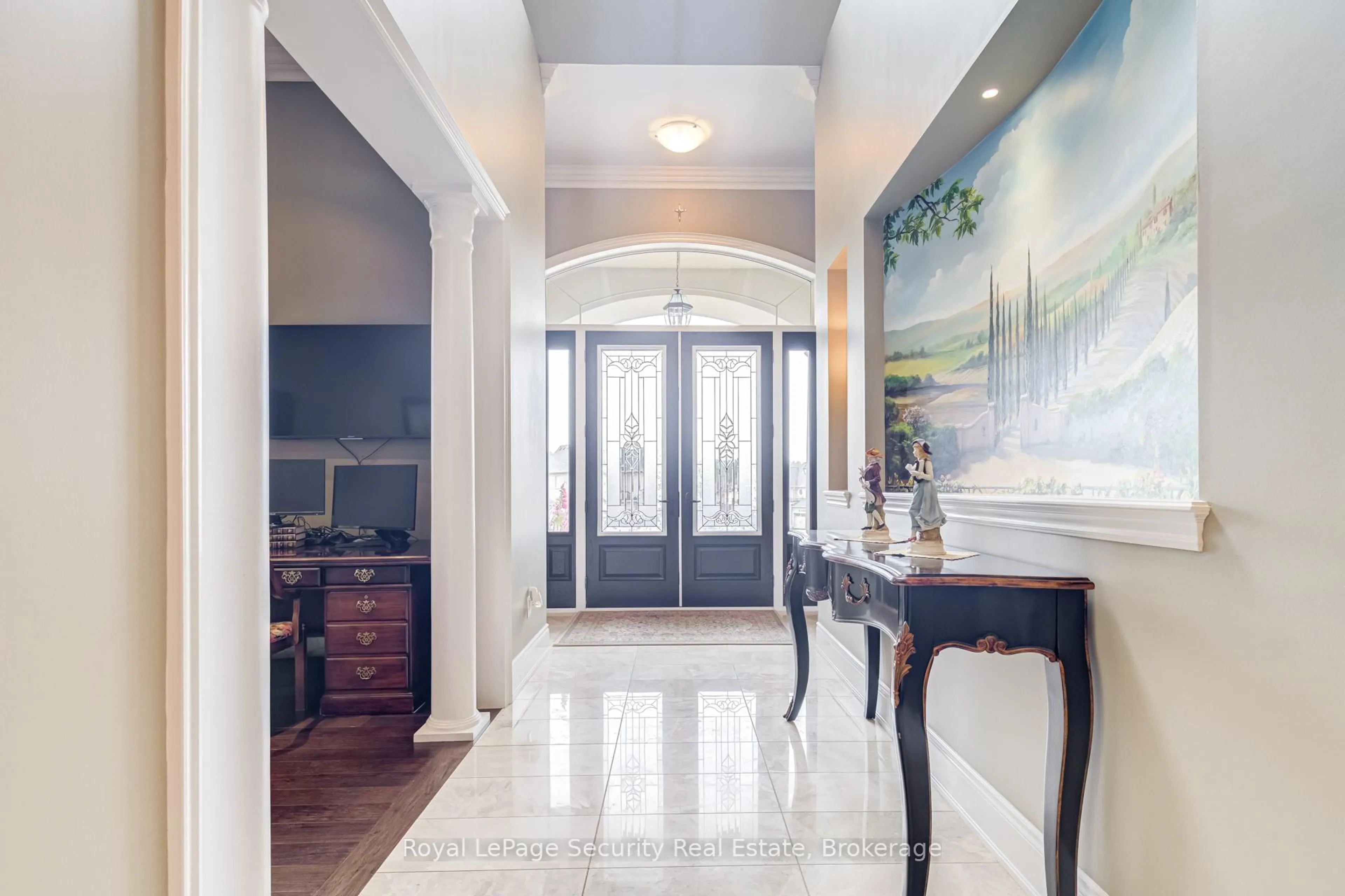 Indoor entryway for 20 Aubrietia Crt, Richmond Hill Ontario L4E 2R3