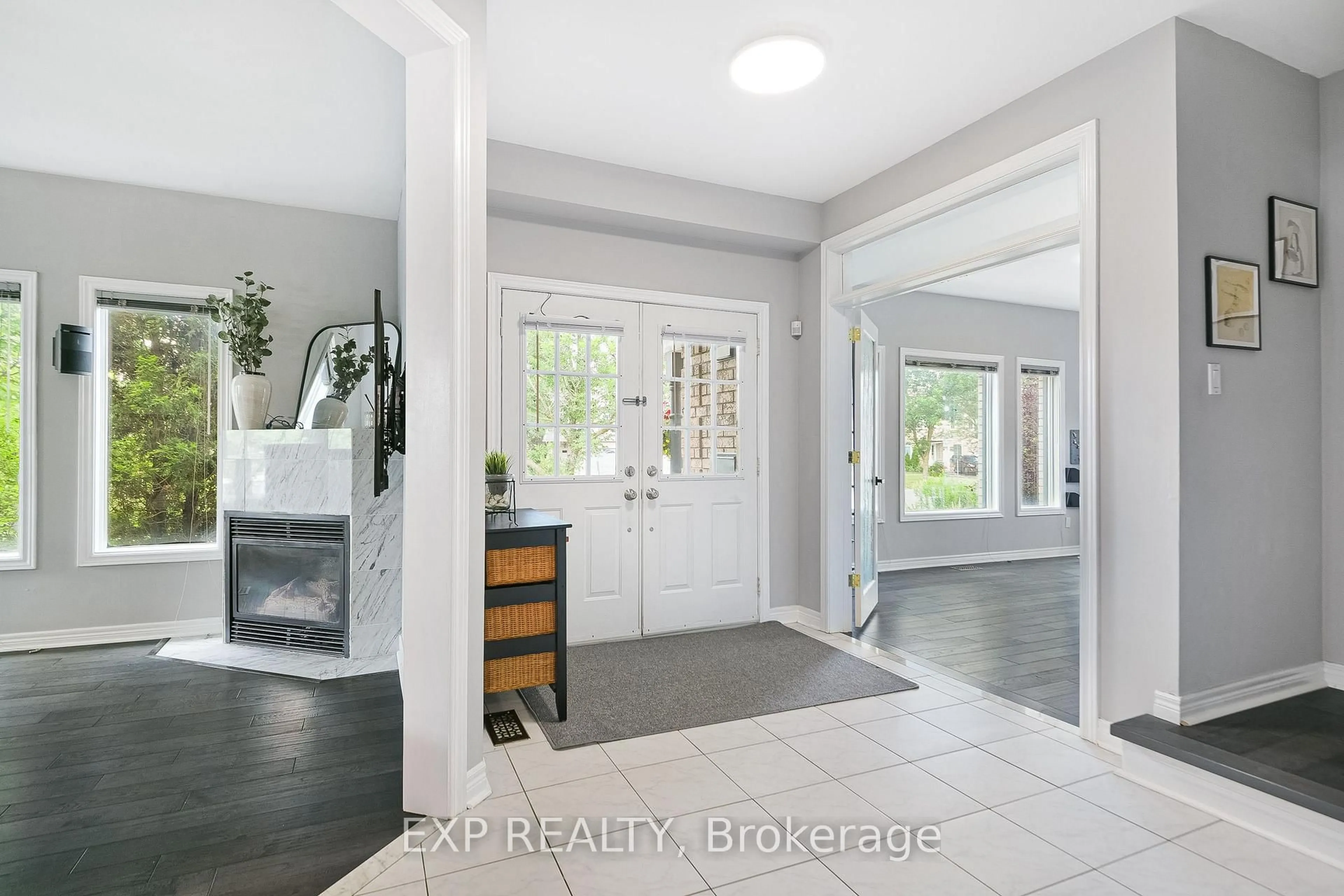 Indoor entryway for 29 Batson Dr, Aurora Ontario L4G 7G8